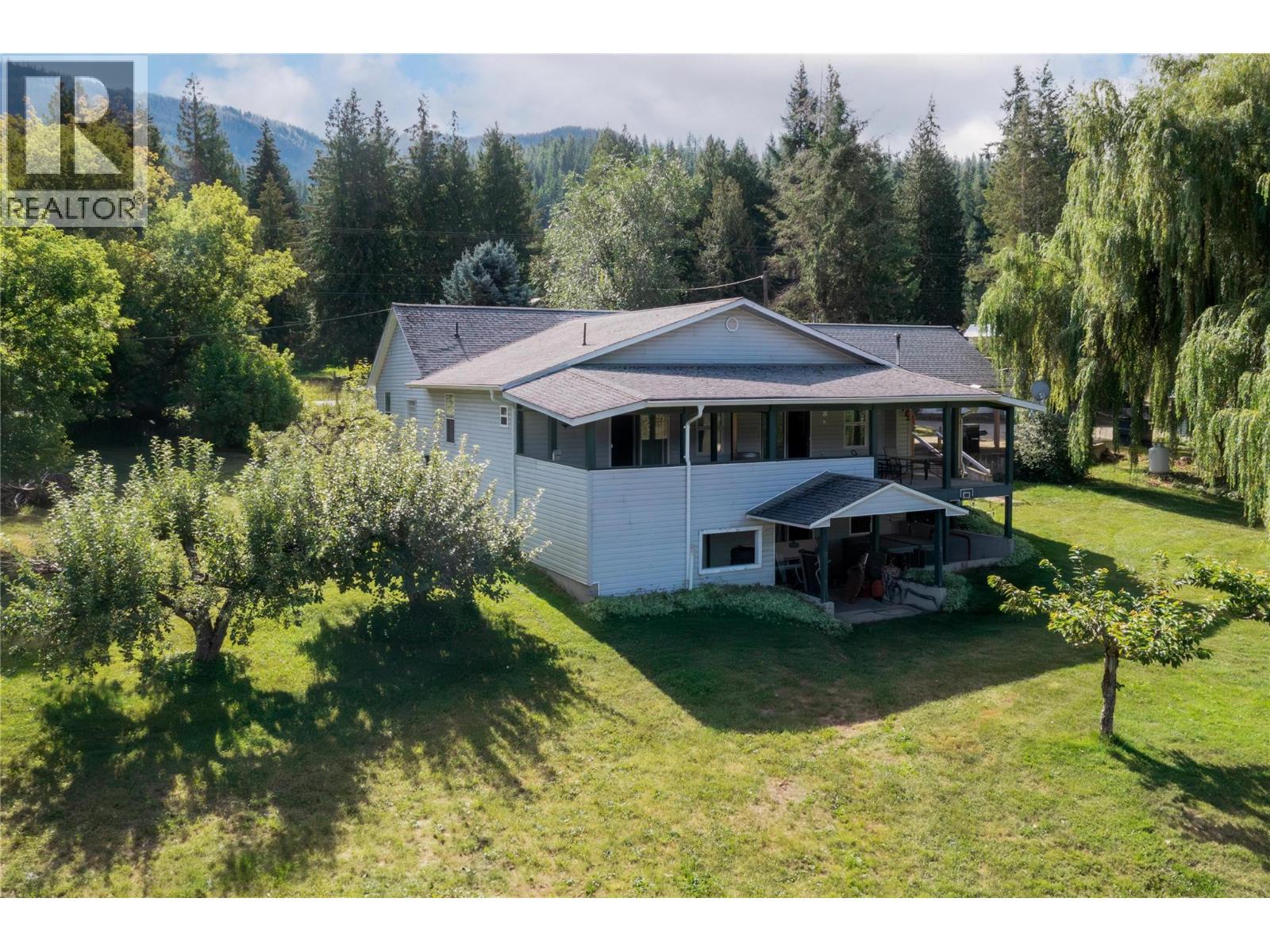 7630 97A Highway, Mara, BC - Outdoor