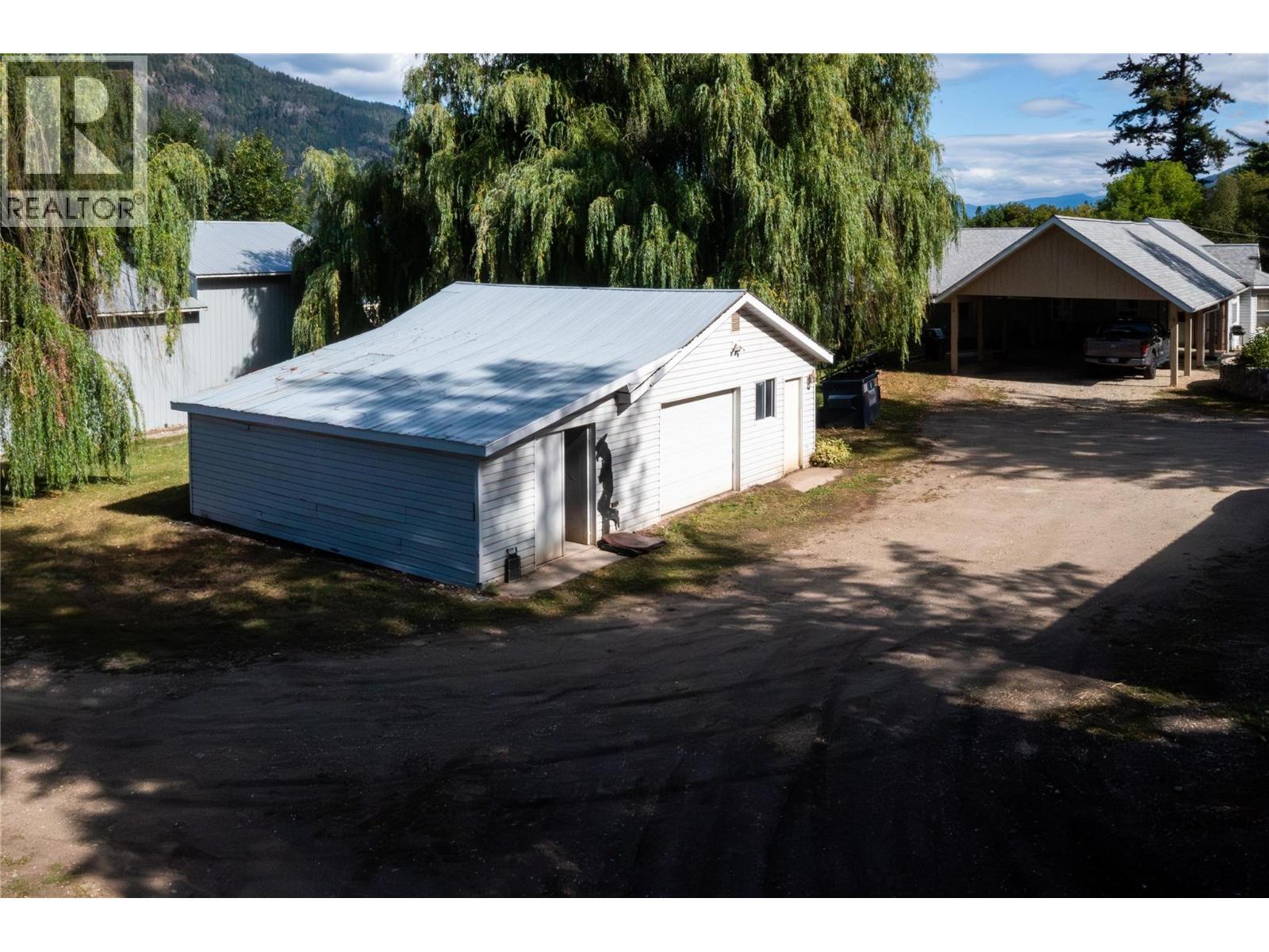 7630 97A Highway, Mara, BC - Outdoor