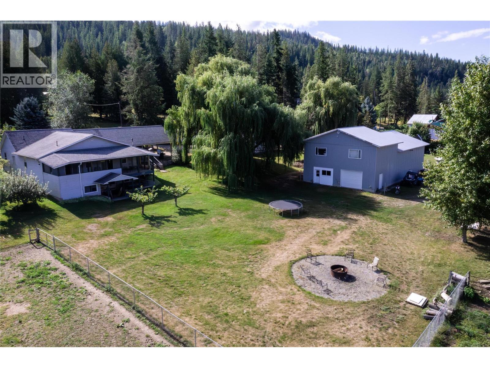 7630 97A Highway, Mara, BC - Outdoor