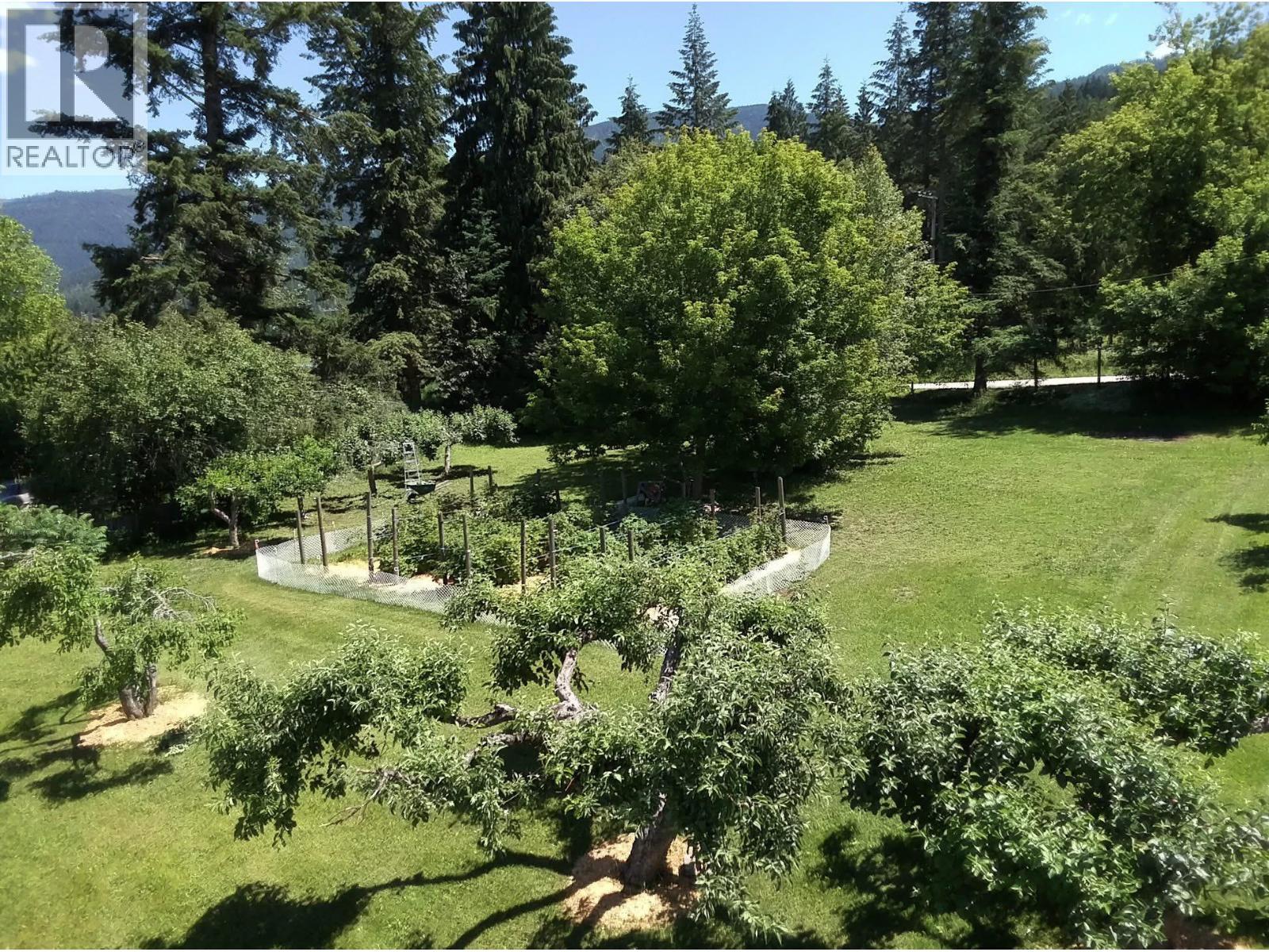 7630 97A Highway, Mara, BC - Outdoor