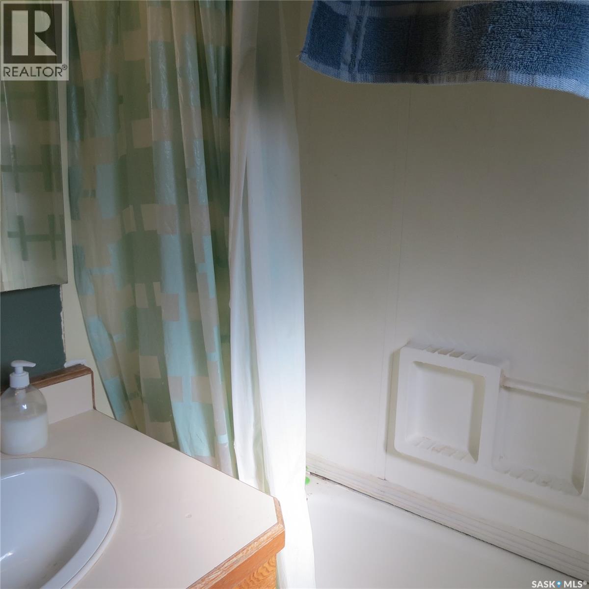 2256 Wascana Street, Regina, SK - Indoor Photo Showing Bathroom