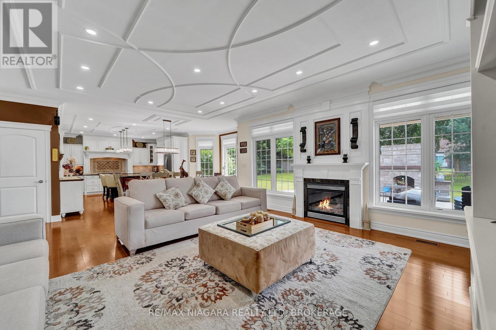 8018 Cathedral Drive, Niagara Falls (Mt. Carmel), ON - Indoor Photo Showing Living Room With Fireplace