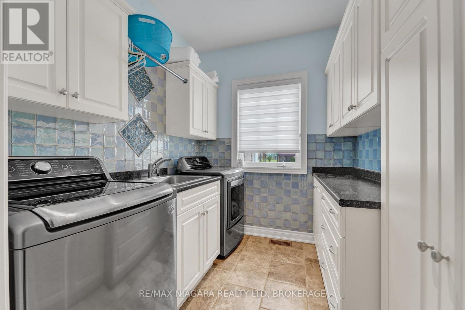 8018 Cathedral Drive, Niagara Falls (Mt. Carmel), ON - Indoor Photo Showing Kitchen