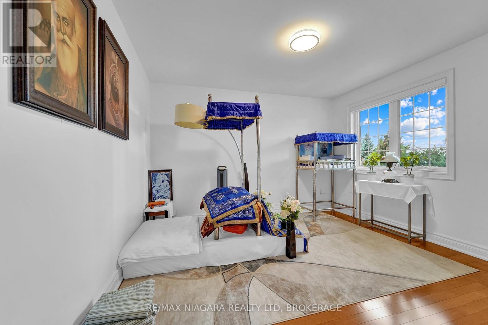 8018 Cathedral Drive, Niagara Falls (Mt. Carmel), ON - Indoor Photo Showing Other Room