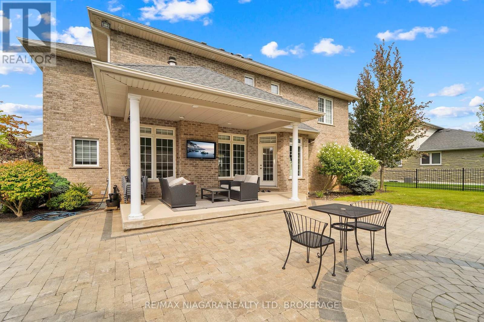 8018 Cathedral Drive, Niagara Falls (Mt. Carmel), ON - Outdoor With Deck Patio Veranda