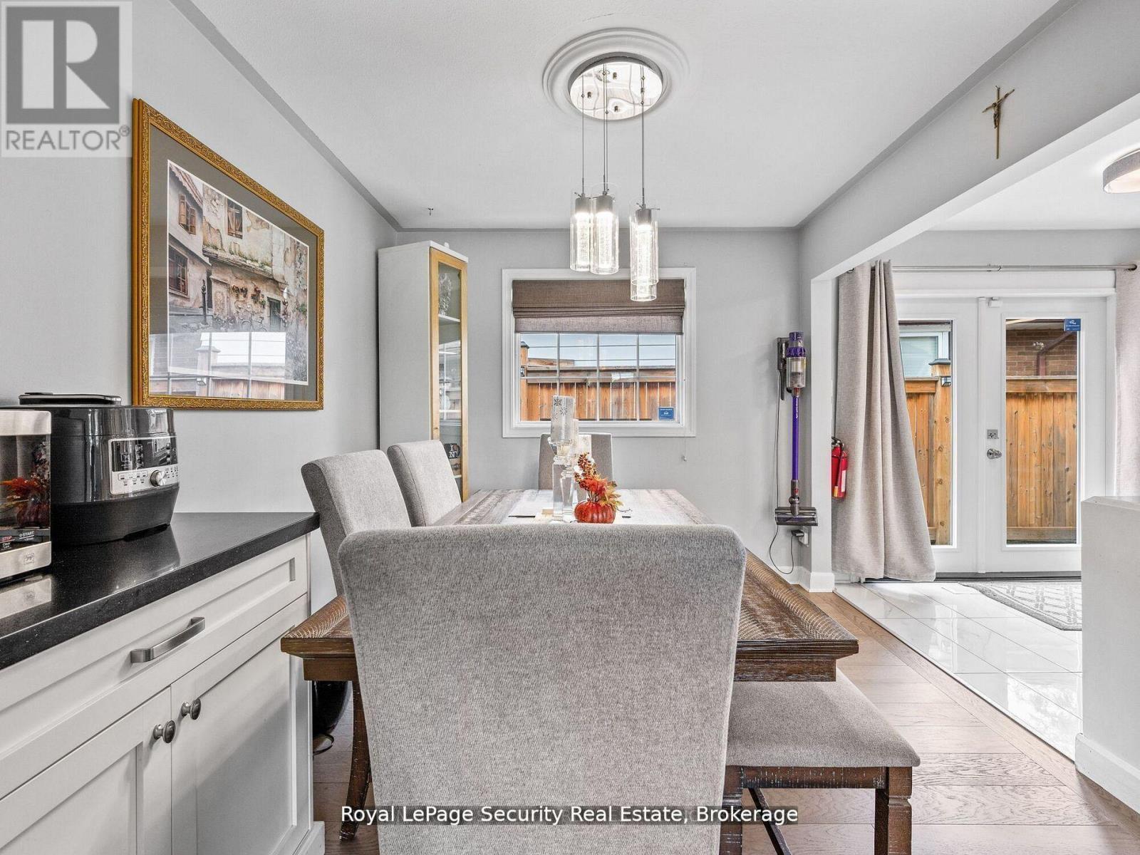 2 Maitland Avenue, Hamilton, ON - Indoor