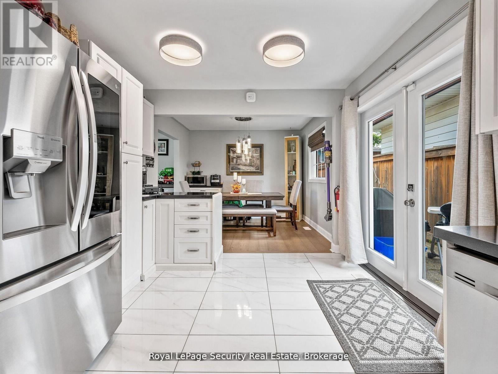 2 Maitland Avenue, Hamilton, ON - Indoor