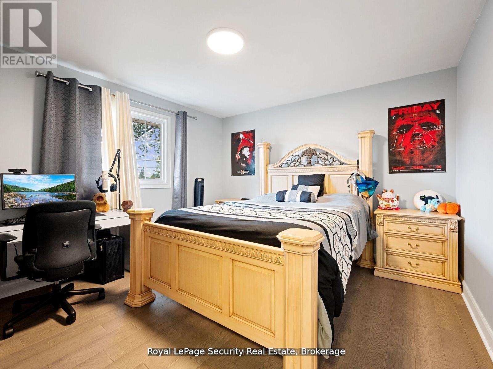 2 Maitland Avenue, Hamilton, ON - Indoor Photo Showing Bedroom