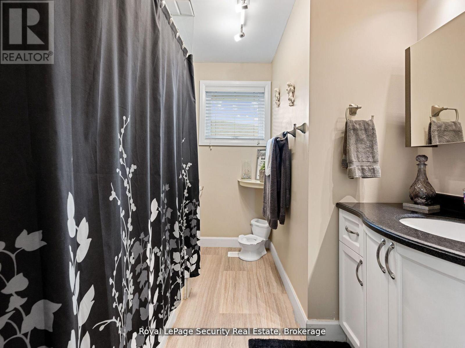 2 Maitland Avenue, Hamilton, ON - Indoor
