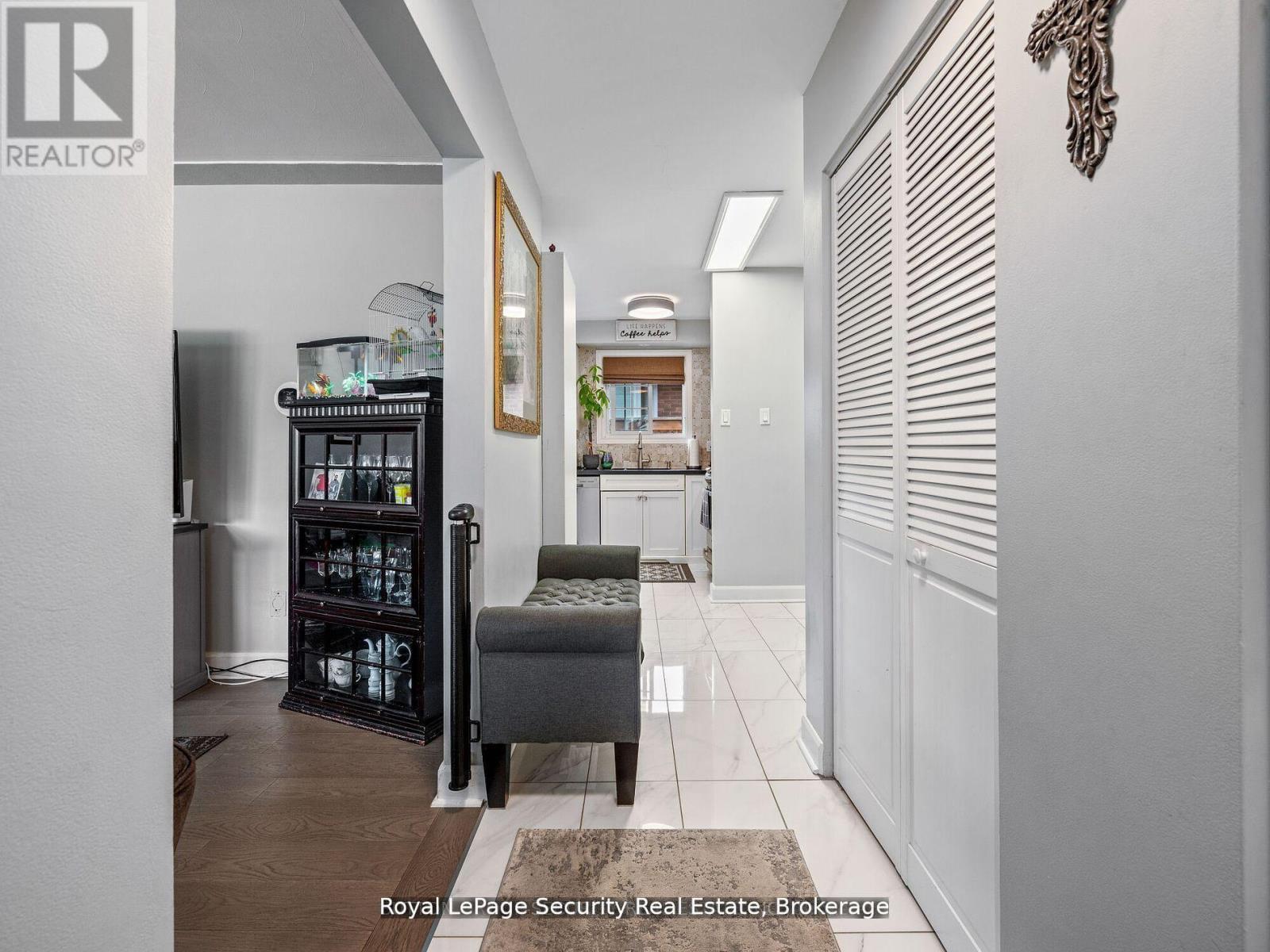 2 Maitland Avenue, Hamilton, ON - Indoor Photo Showing Other Room