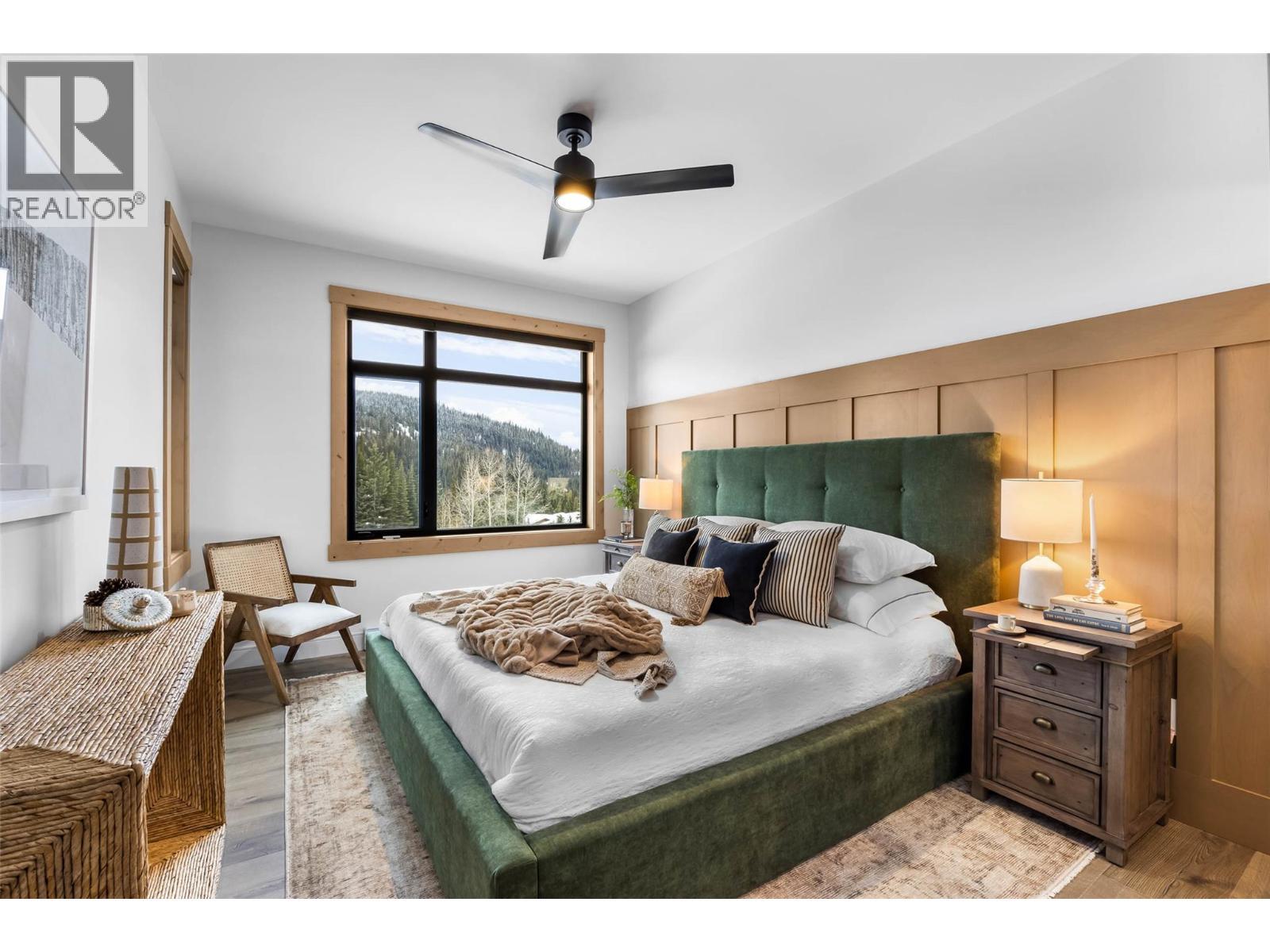 7005 Mcgillivray Lake Drive Unit# 15, Sun Peaks, BC - Indoor Photo Showing Bedroom