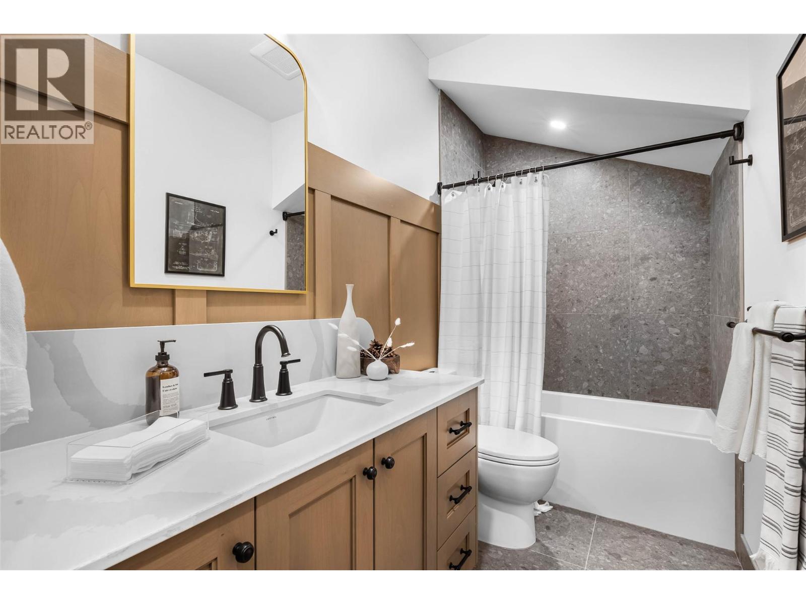 7005 Mcgillivray Lake Drive Unit# 15, Sun Peaks, BC - Indoor Photo Showing Bathroom