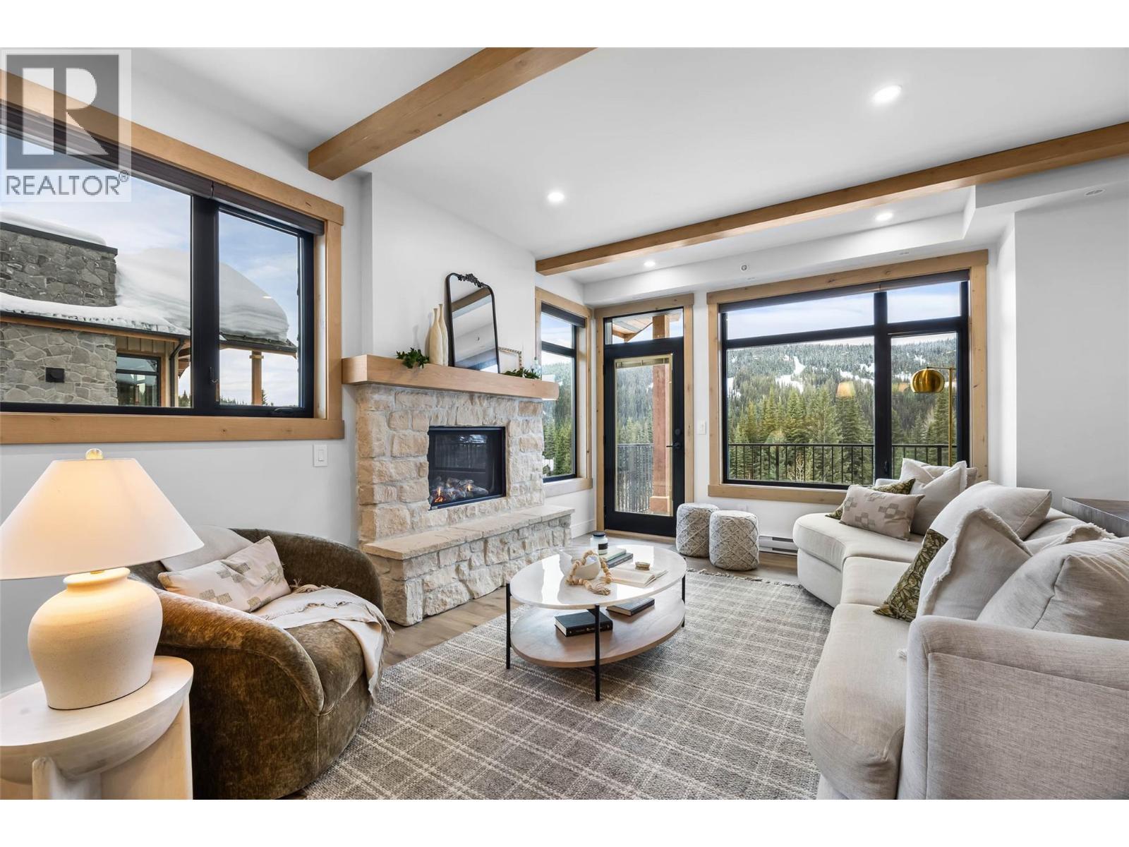 7005 Mcgillivray Lake Drive Unit# 15, Sun Peaks, BC - Indoor Photo Showing Living Room With Fireplace
