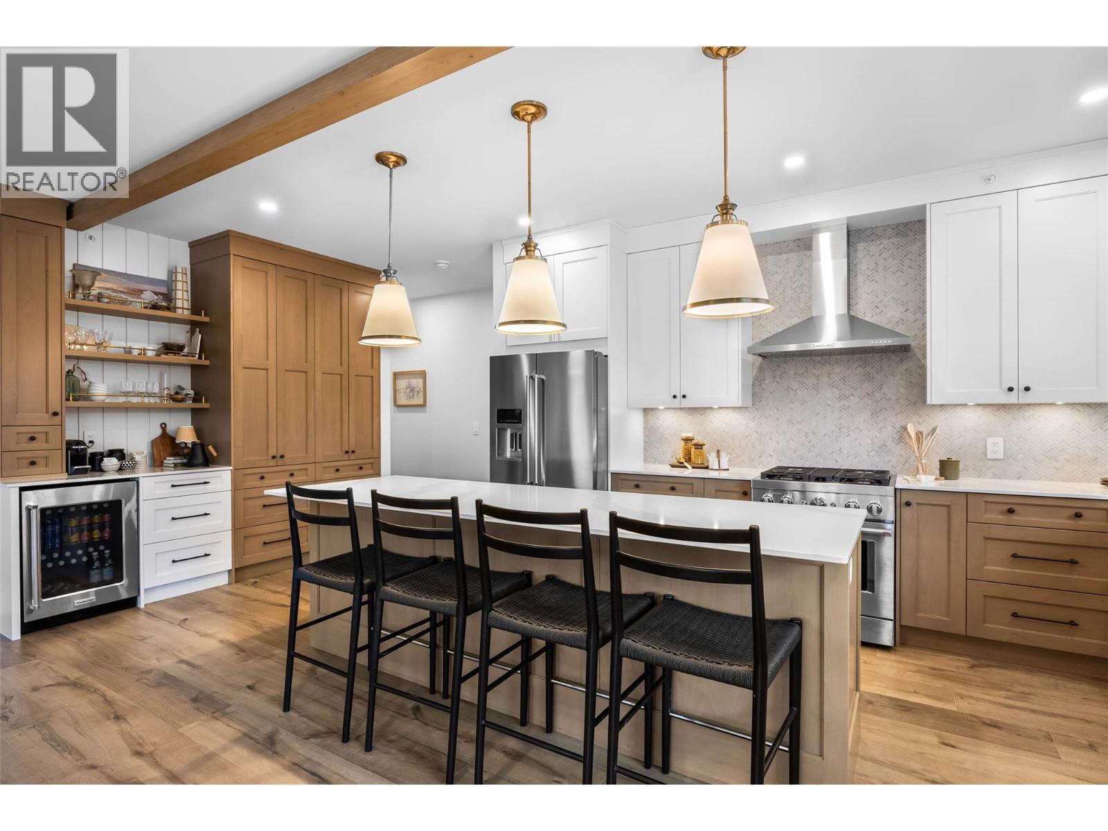 7005 Mcgillivray Lake Drive Unit# 15, Sun Peaks, BC - Indoor Photo Showing Kitchen With Upgraded Kitchen