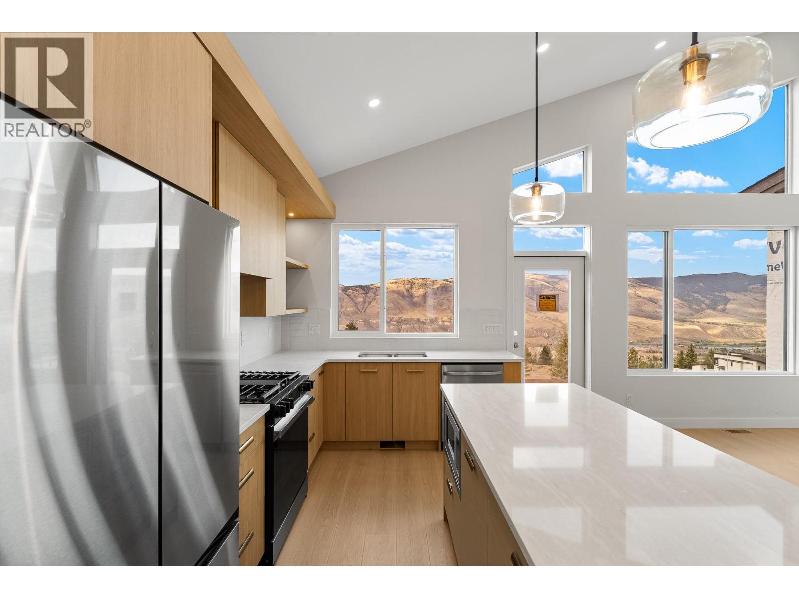 2400 Coldwater Drive Unit# 138, Kamloops, BC - Indoor Photo Showing Kitchen With Upgraded Kitchen