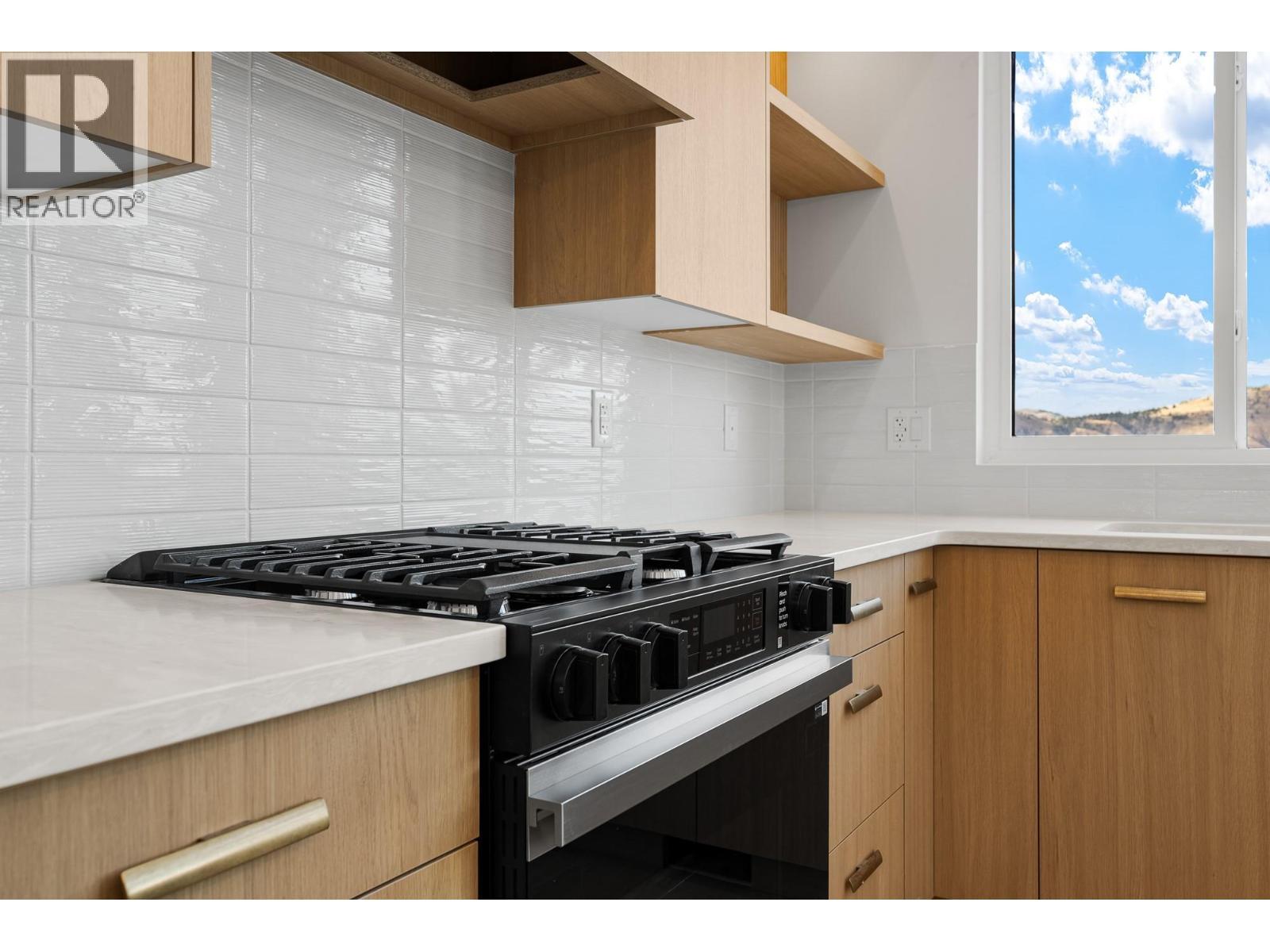 2400 Coldwater Drive Unit# 138, Kamloops, BC - Indoor Photo Showing Kitchen With Upgraded Kitchen