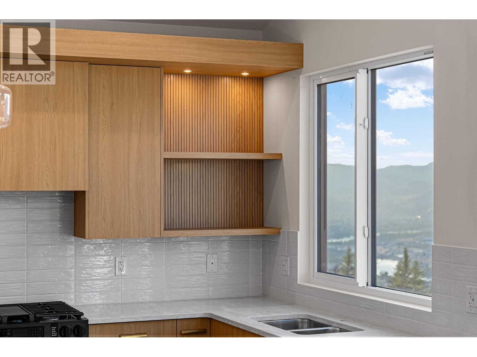 2400 Coldwater Drive Unit# 138, Kamloops, BC - Indoor Photo Showing Kitchen With Double Sink