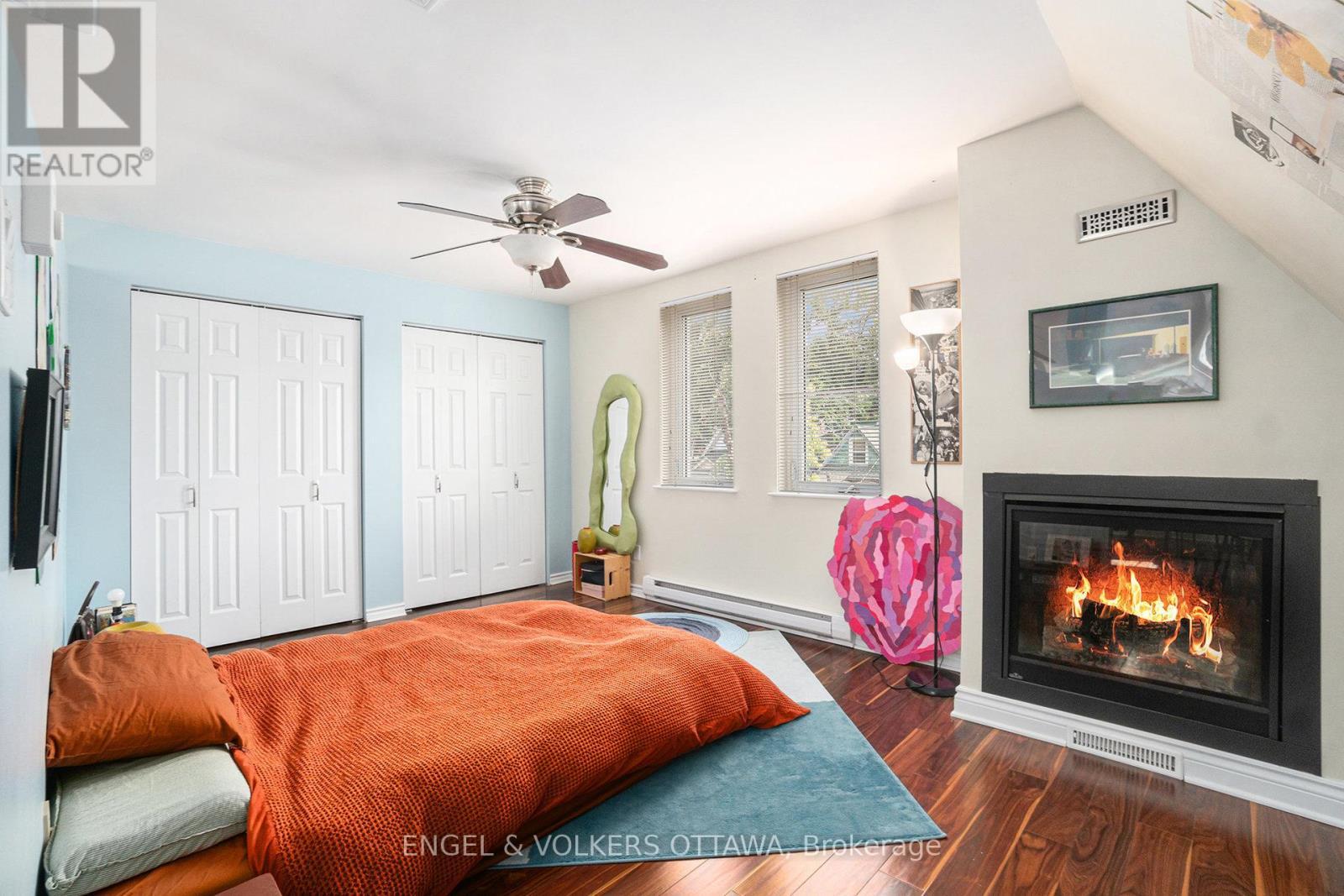 543 Mcleod Street, Ottawa, ON - Indoor With Fireplace
