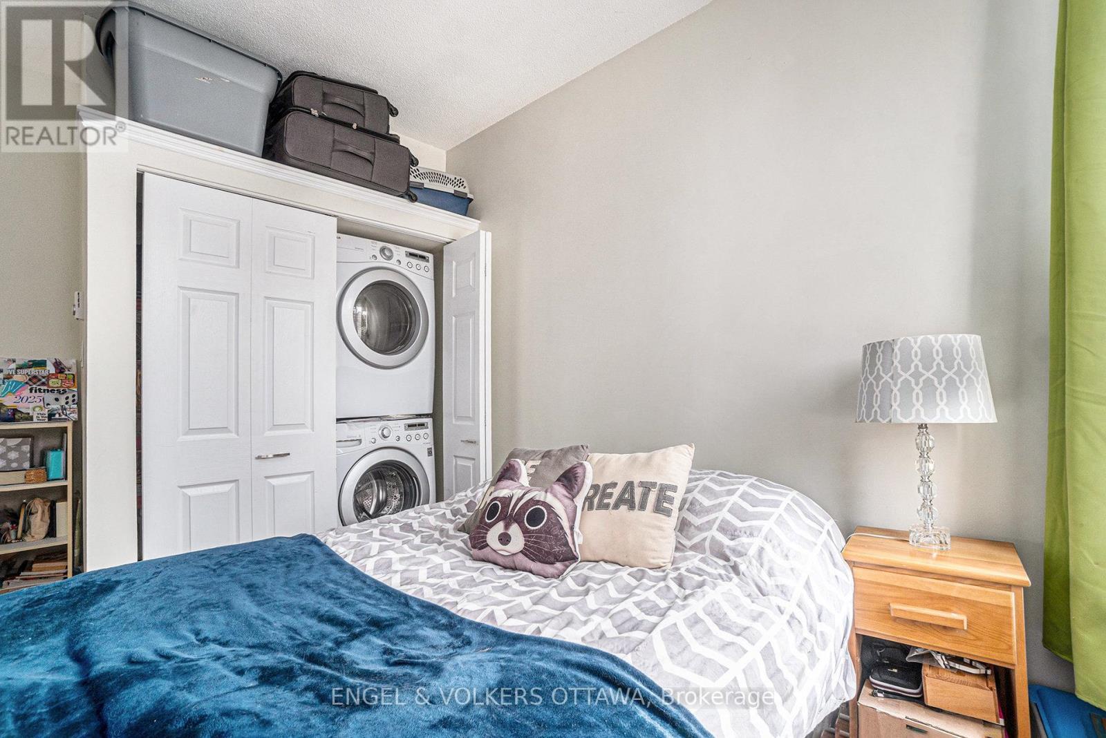 543 Mcleod Street, Ottawa, ON - Indoor Photo Showing Bedroom