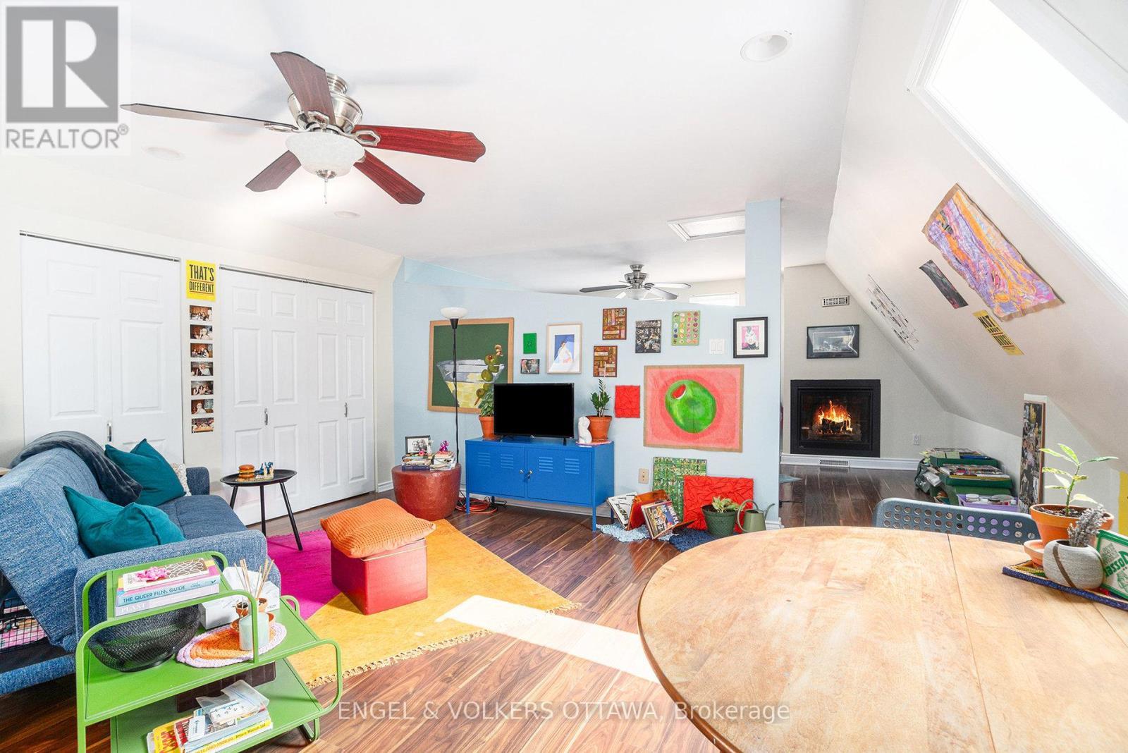 543 Mcleod Street, Ottawa, ON - Indoor Photo Showing Living Room With Fireplace