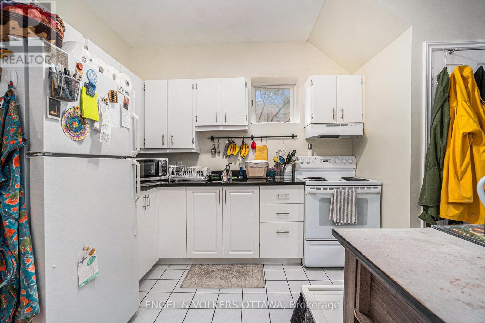 543 Mcleod Street, Ottawa, ON - Indoor Photo Showing Kitchen
