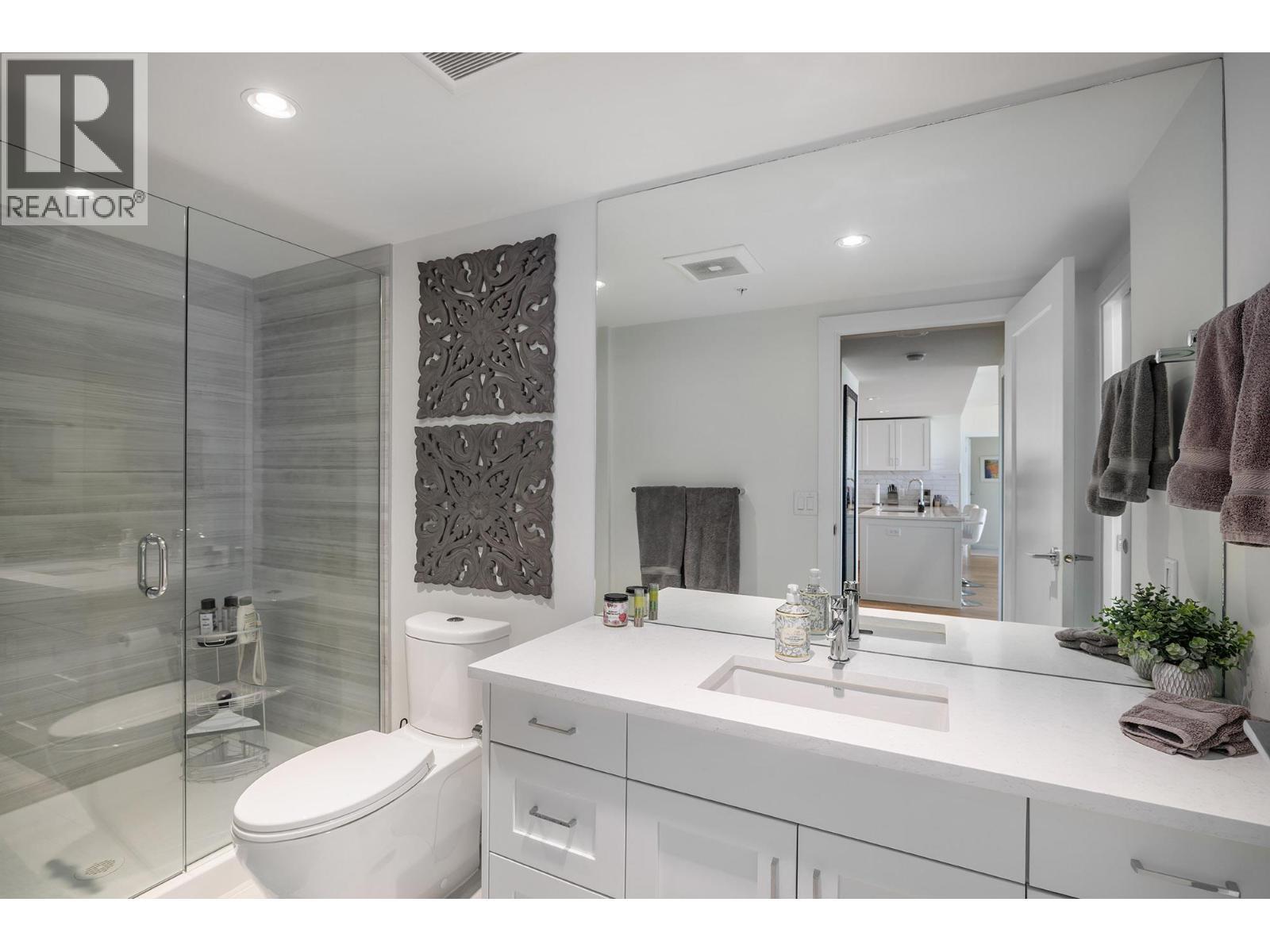 485 Groves Avenue Unit# 607, Kelowna, BC - Indoor Photo Showing Bathroom