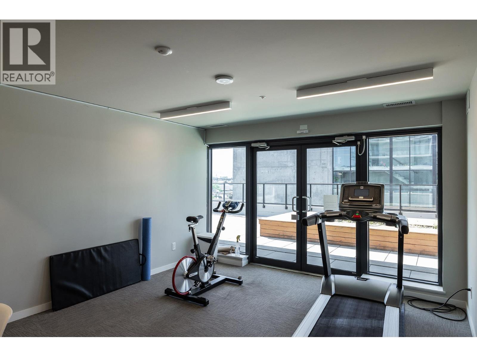 485 Groves Avenue Unit# 607, Kelowna, BC - Indoor Photo Showing Gym Room