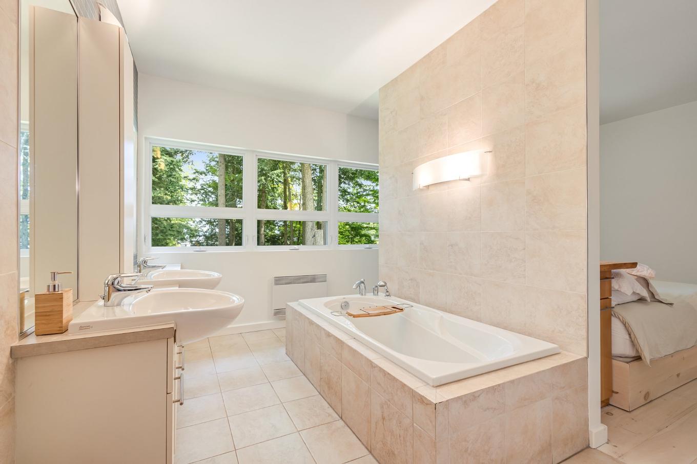 Salle de bains attenante à la CCP - 251 Ch. De Bondville, Lac-Brome, QC - Indoor Photo Showing Bathroom