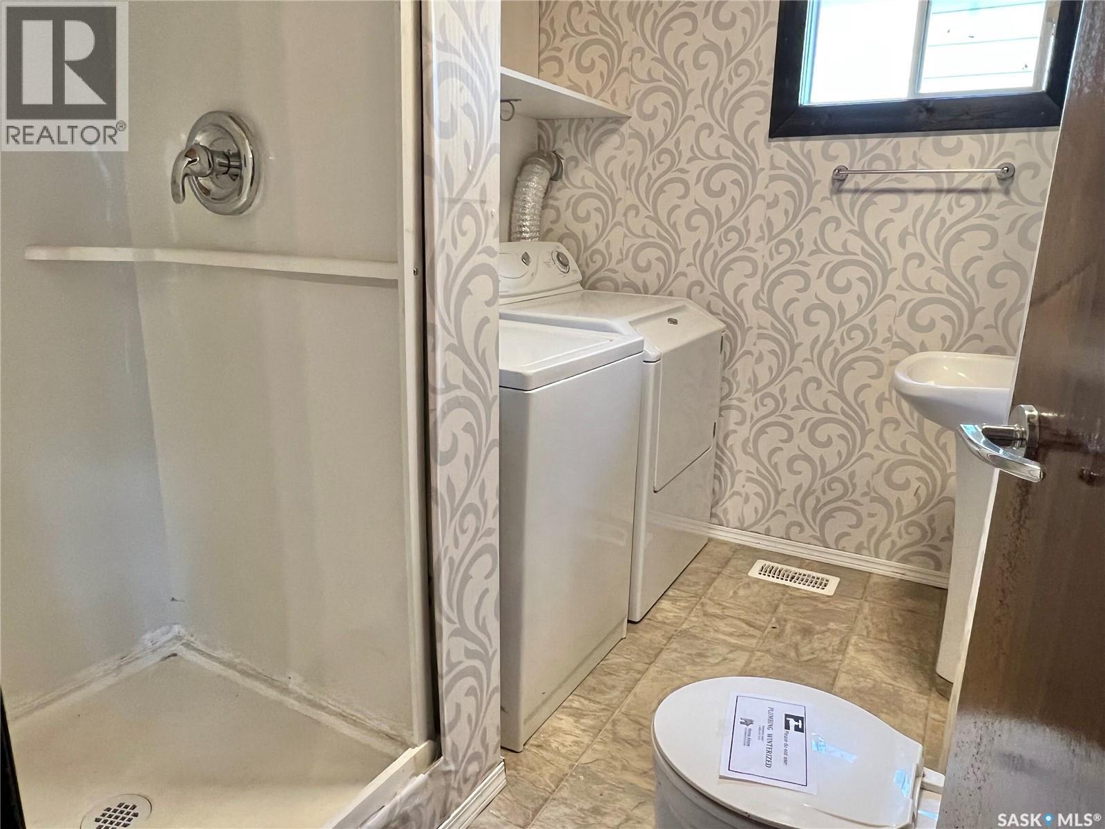 211 2Nd Avenue S, Melfort, SK - Indoor