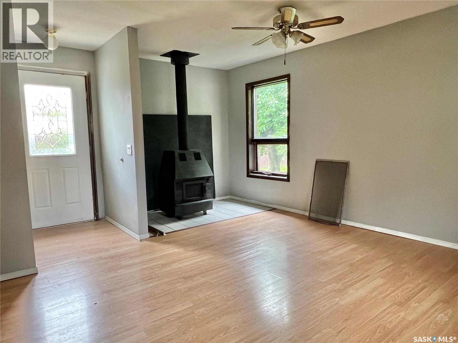 211 2Nd Avenue S, Melfort, SK - Indoor