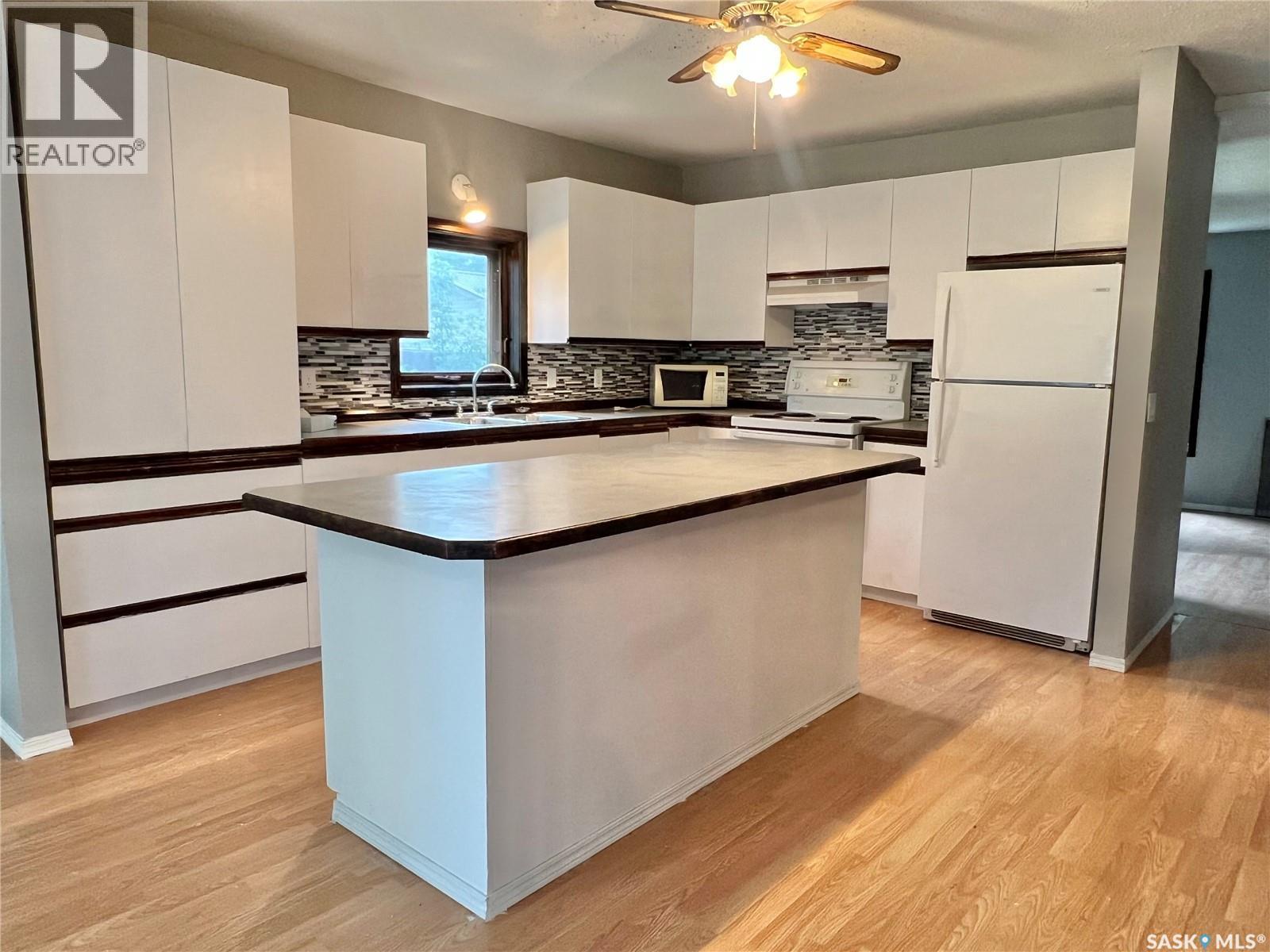 211 2Nd Avenue S, Melfort, SK - Indoor Photo Showing Kitchen