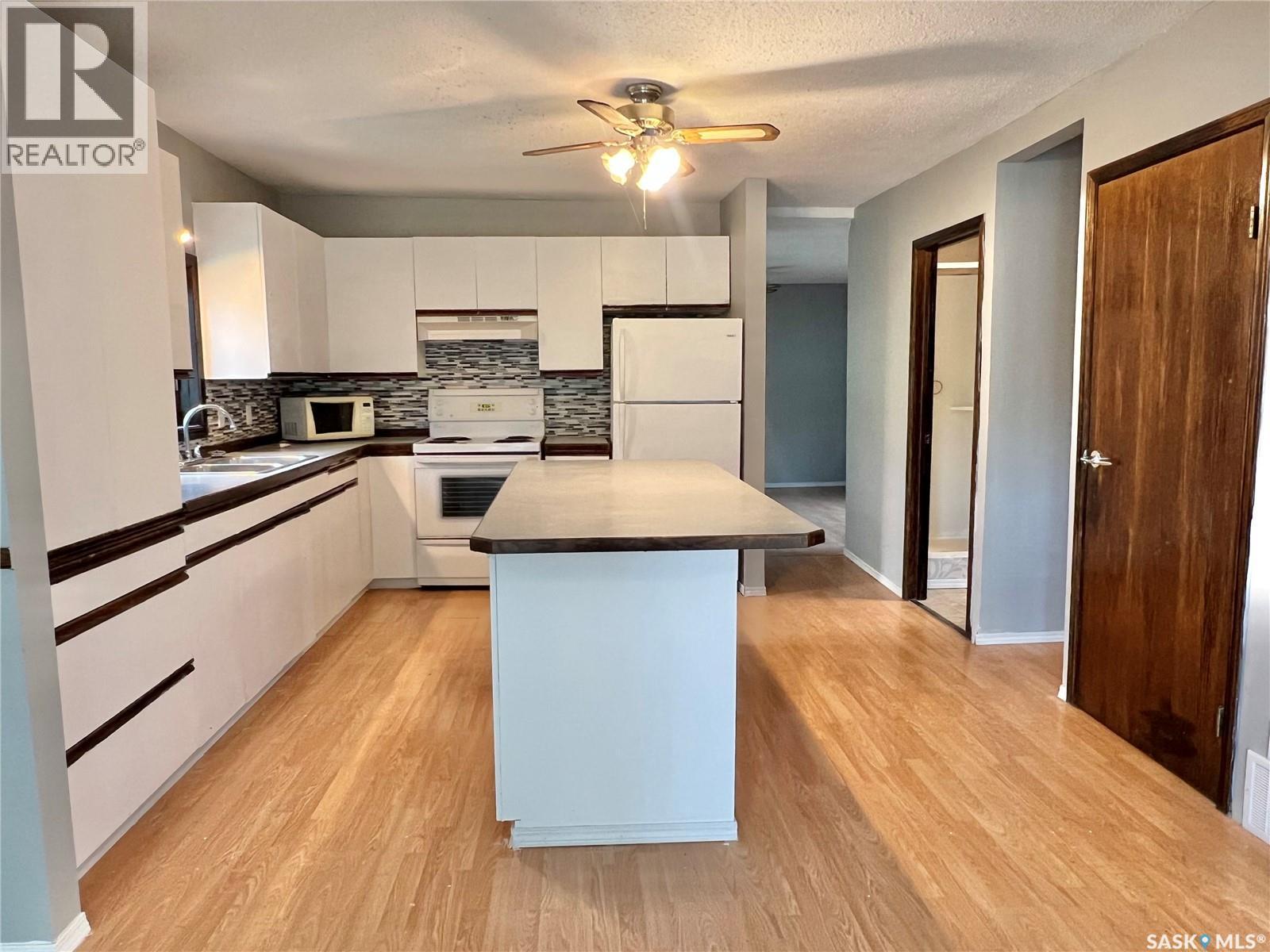 211 2Nd Avenue S, Melfort, SK - Indoor Photo Showing Kitchen