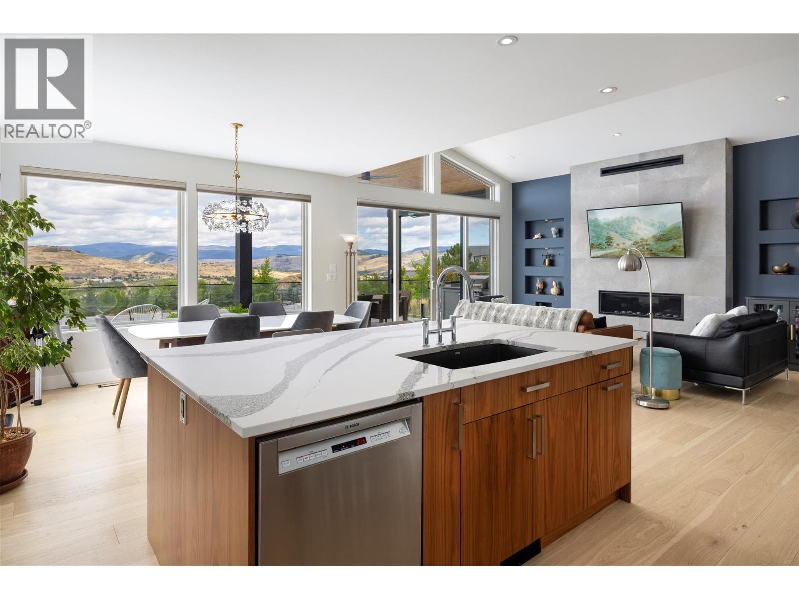 640 Mt. Ida Crescent, Coldstream, BC - Indoor Photo Showing Kitchen