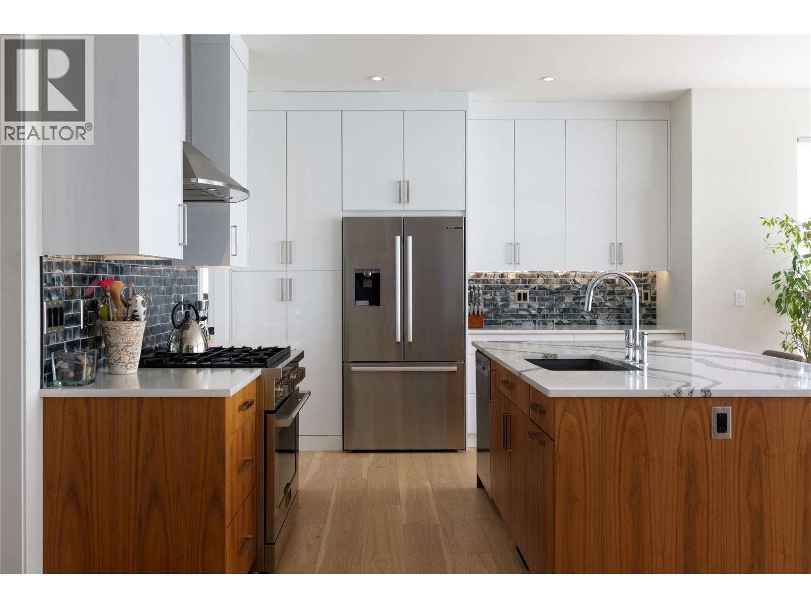 640 Mt. Ida Crescent, Coldstream, BC - Indoor Photo Showing Kitchen