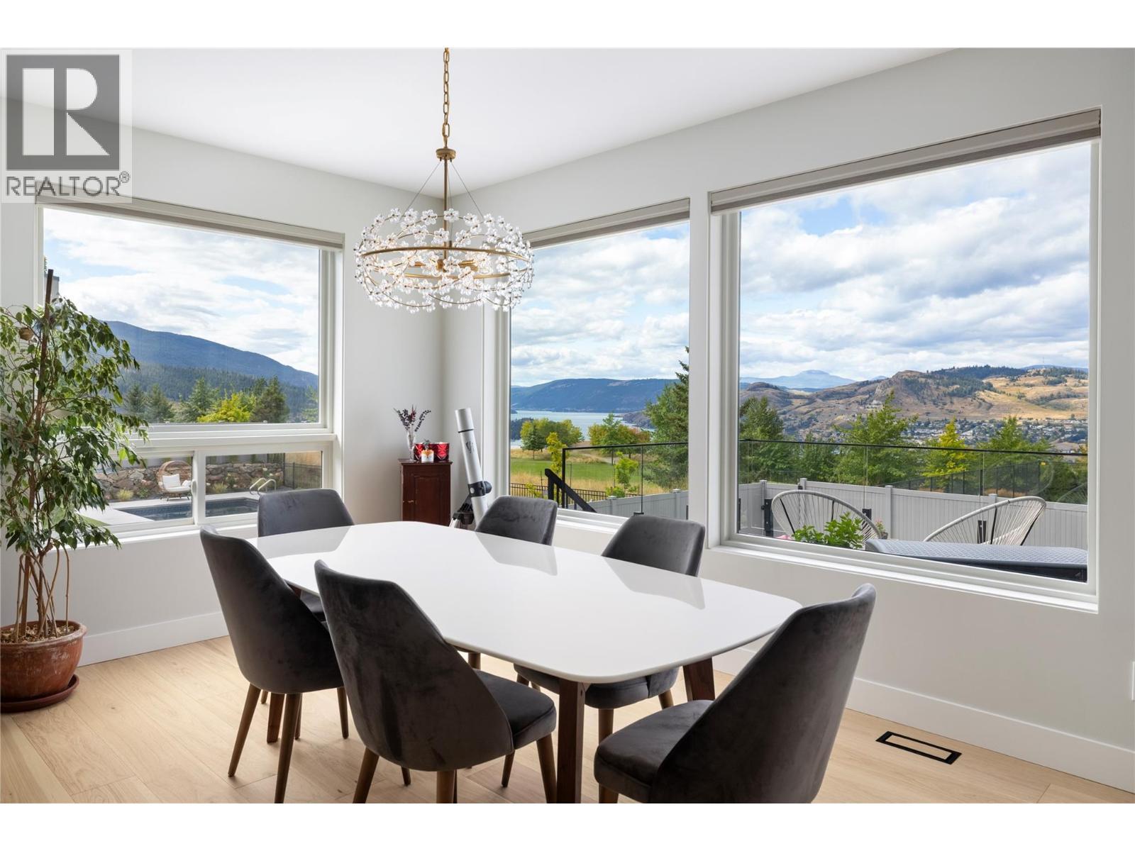 640 Mt. Ida Crescent, Coldstream, BC - Indoor Photo Showing Dining Room