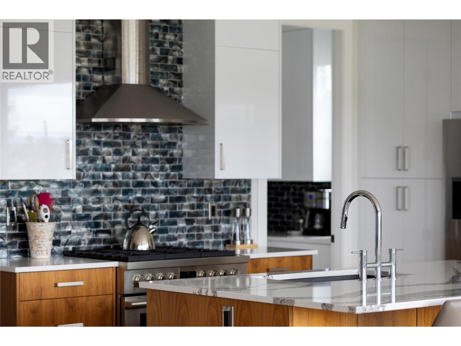 640 Mt. Ida Crescent, Coldstream, BC - Indoor Photo Showing Kitchen With Upgraded Kitchen