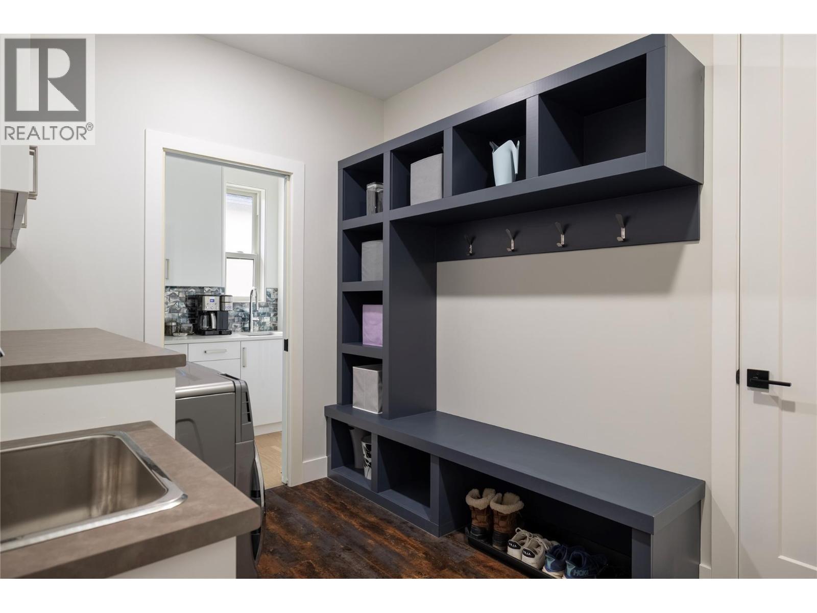 640 Mt. Ida Crescent, Coldstream, BC - Indoor Photo Showing Kitchen