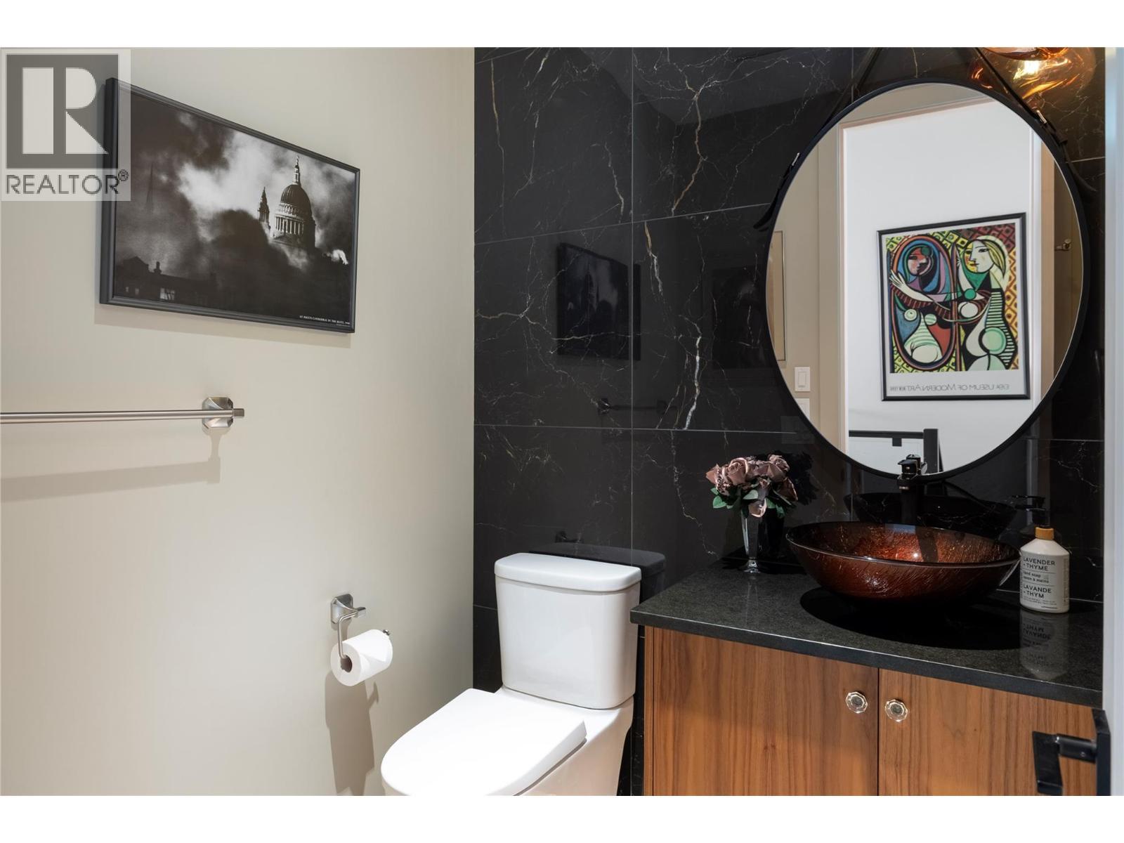 640 Mt. Ida Crescent, Coldstream, BC - Indoor Photo Showing Bathroom