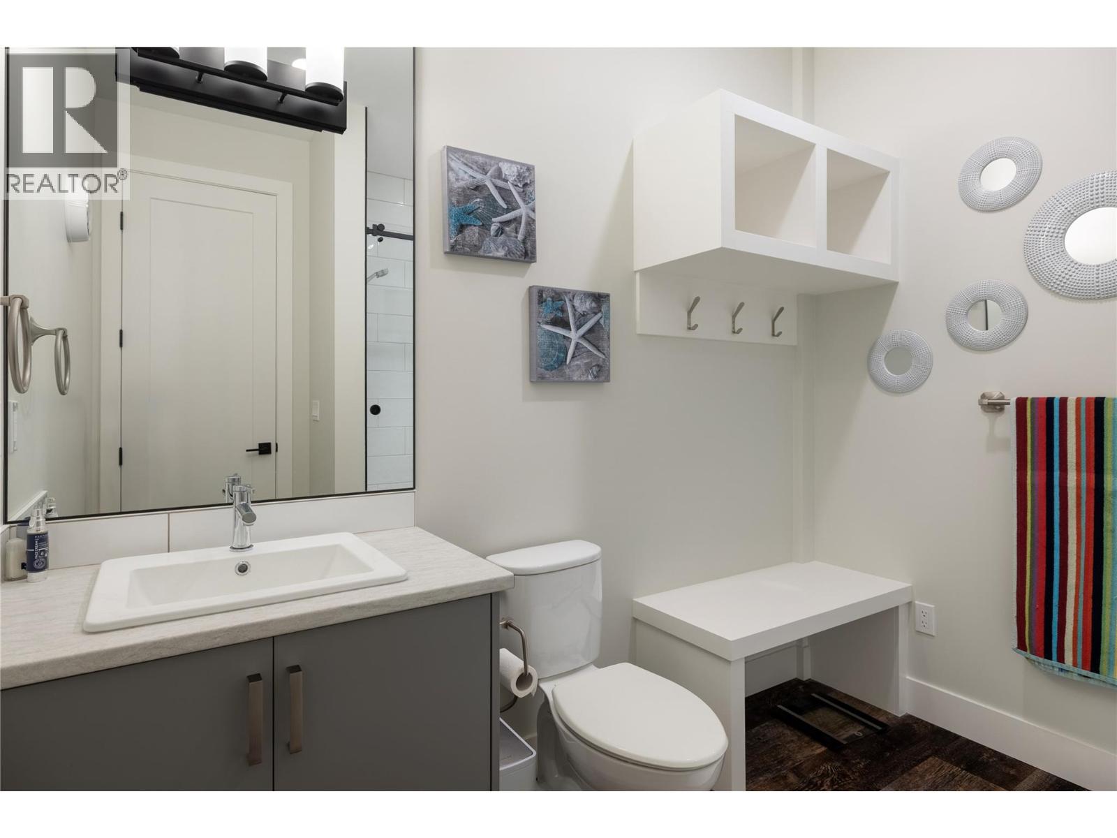 640 Mt. Ida Crescent, Coldstream, BC - Indoor Photo Showing Bathroom