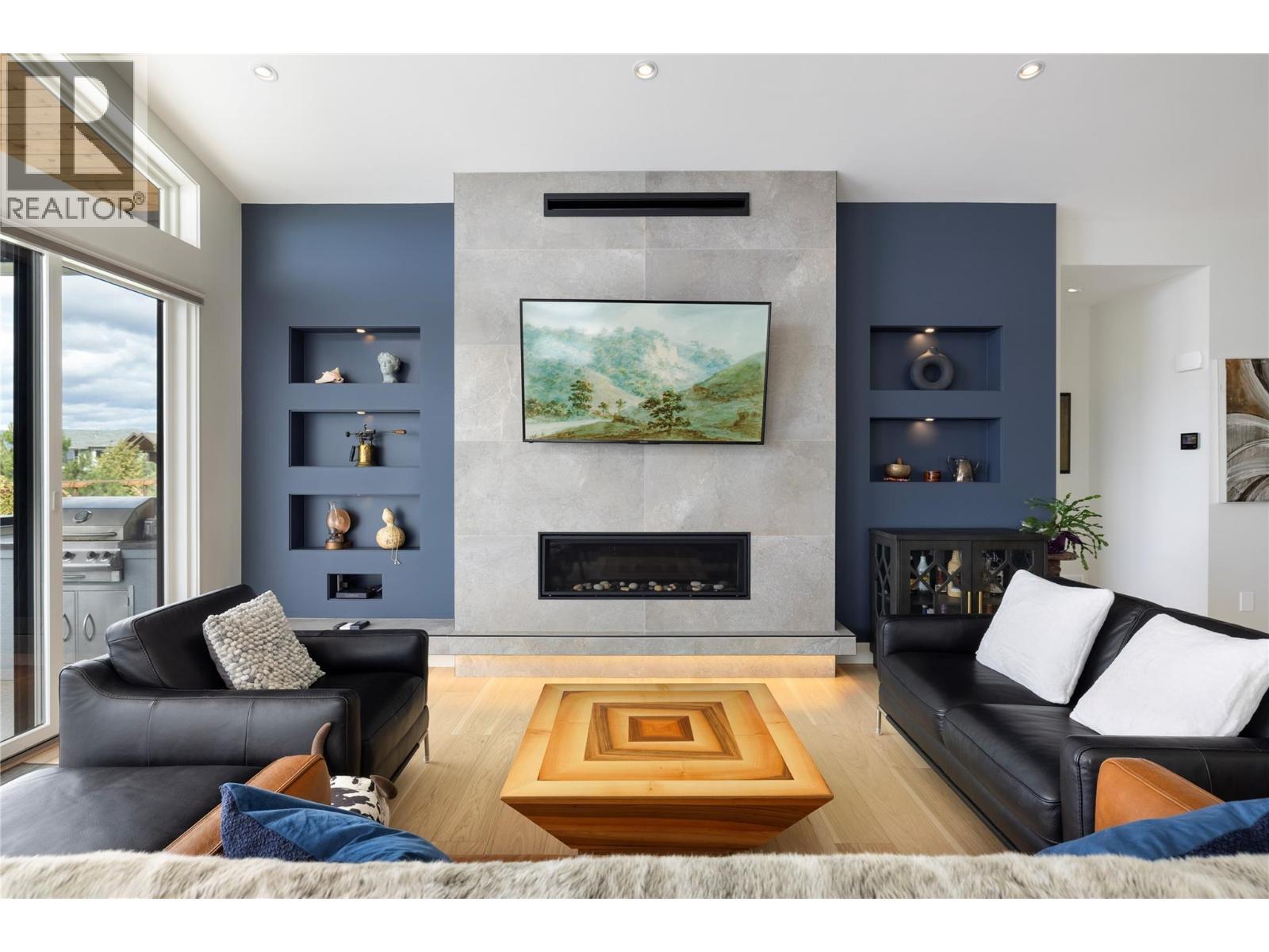 640 Mt. Ida Crescent, Coldstream, BC - Indoor Photo Showing Living Room With Fireplace