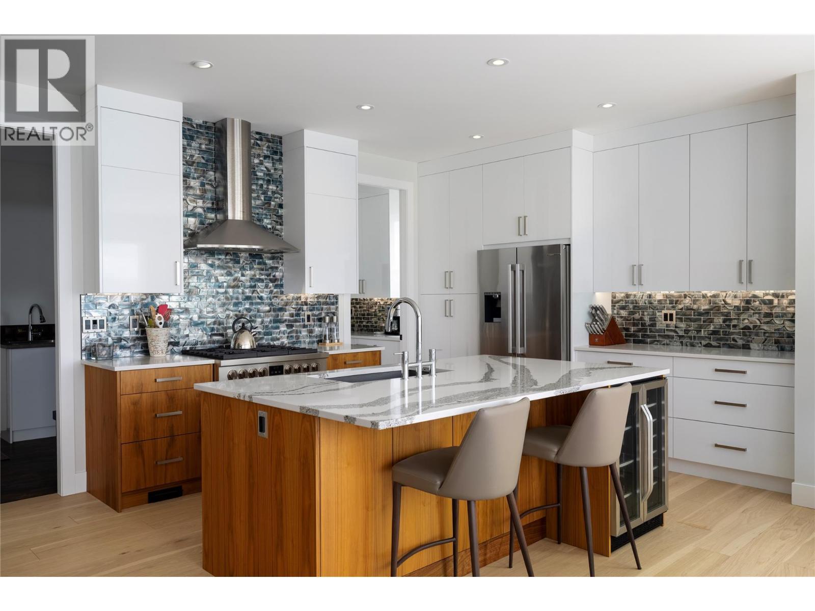 640 Mt. Ida Crescent, Coldstream, BC - Indoor Photo Showing Kitchen With Upgraded Kitchen