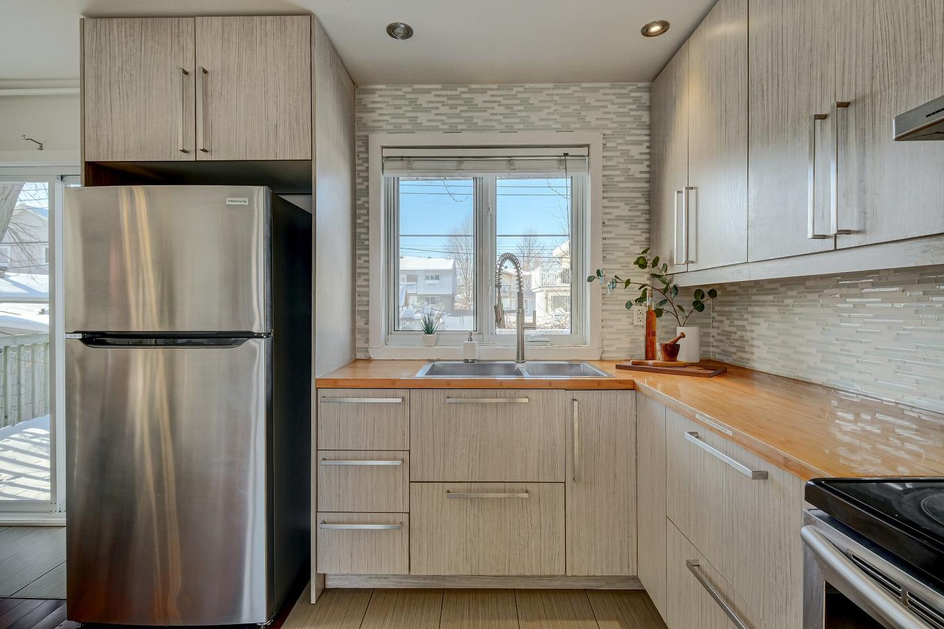 Kitchen - 185 Rue Brault, Longueuil (Le Vieux-Longueuil), QC - Indoor Photo Showing Kitchen With Double Sink