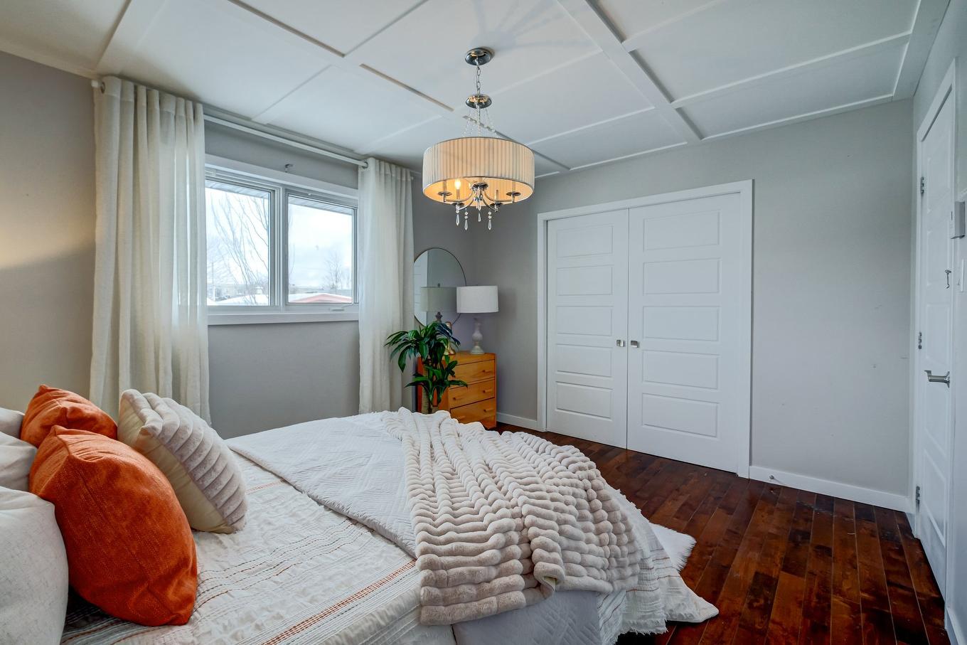 Primary bedroom - 185 Rue Brault, Longueuil (Le Vieux-Longueuil), QC - Indoor Photo Showing Bedroom