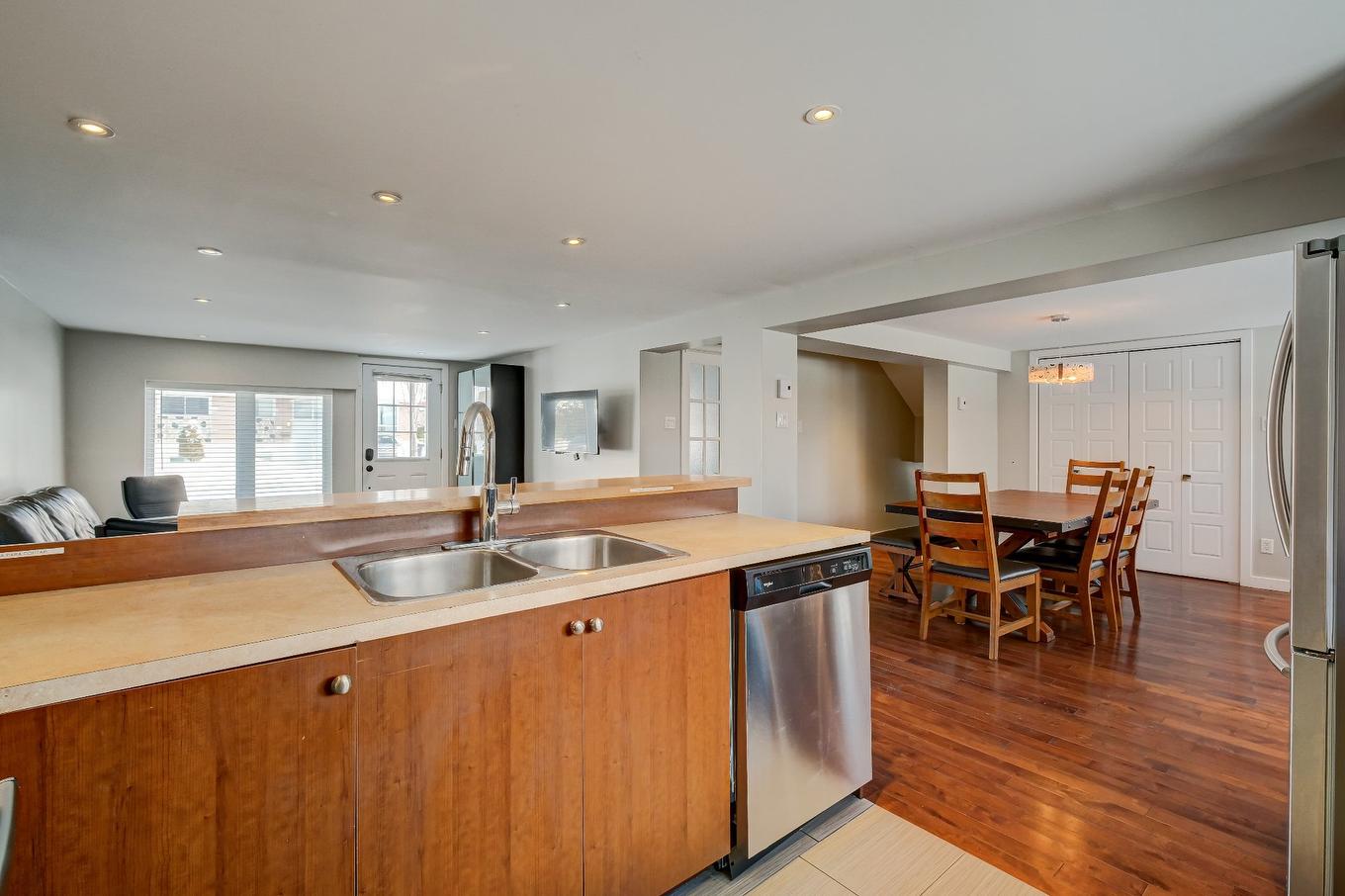 Kitchen - 185 Rue Brault, Longueuil (Le Vieux-Longueuil), QC - Indoor Photo Showing Other Room