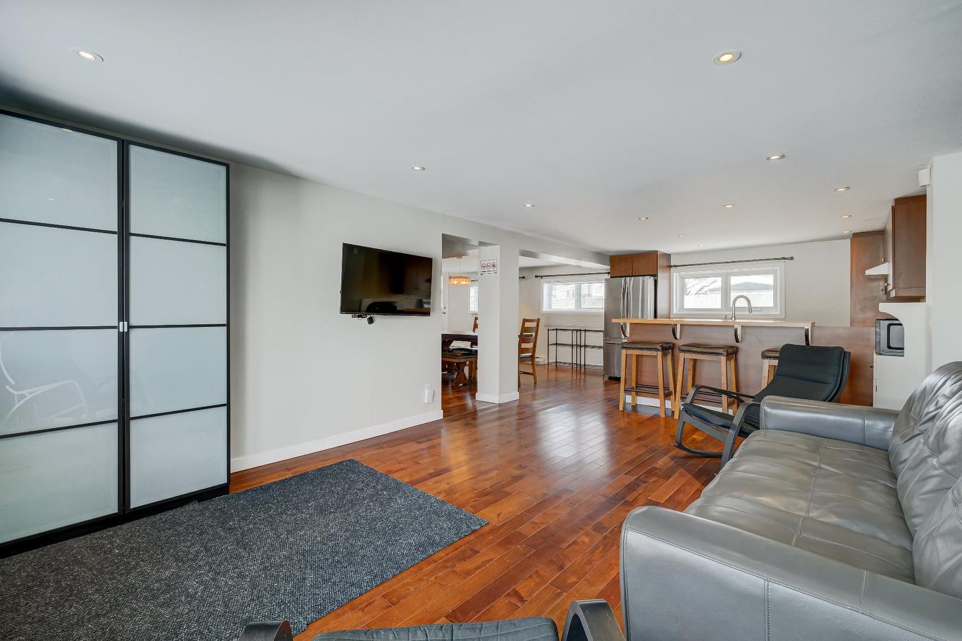 Living room - 185 Rue Brault, Longueuil (Le Vieux-Longueuil), QC - Indoor Photo Showing Living Room