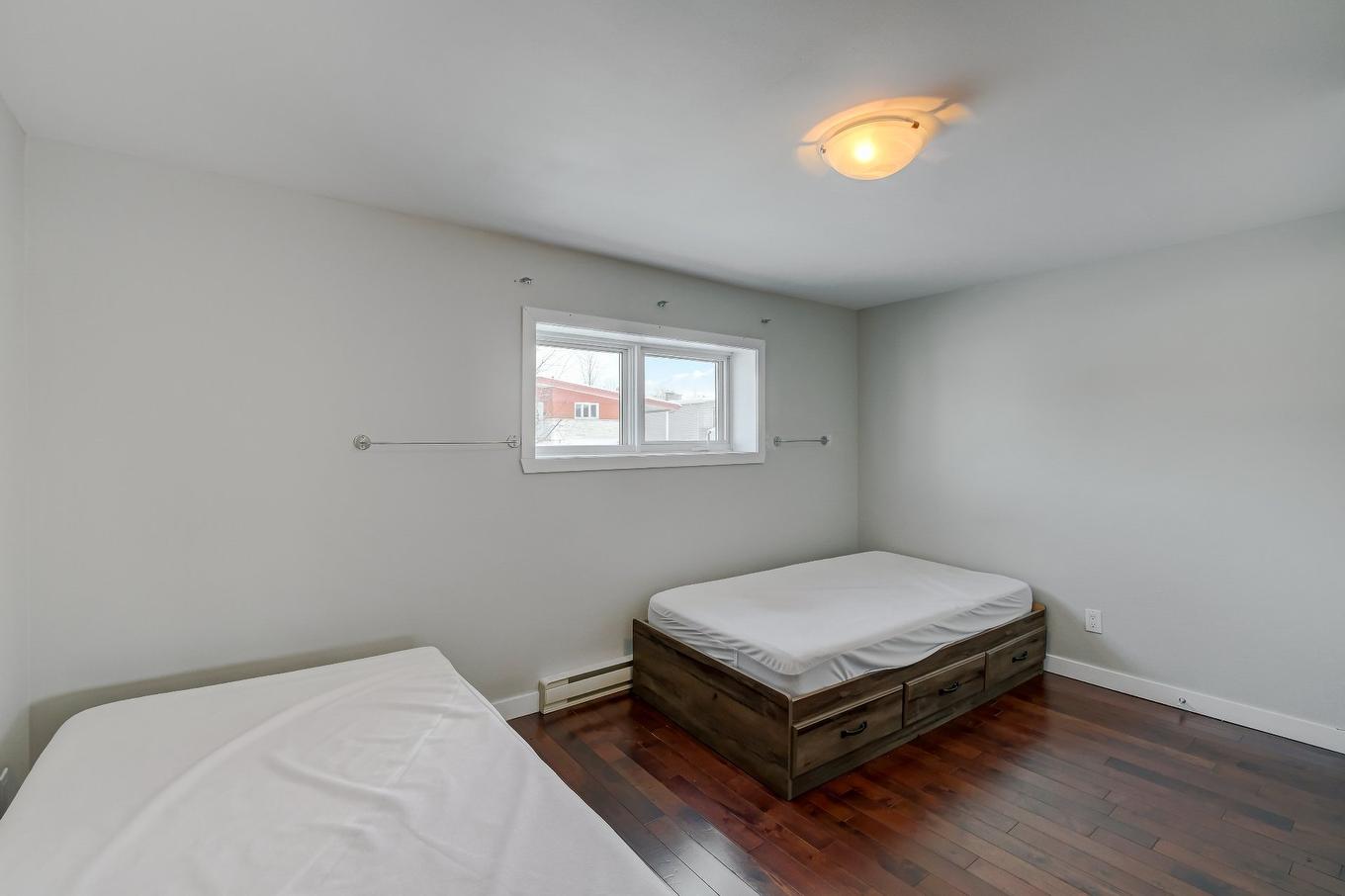 Primary bedroom - 185 Rue Brault, Longueuil (Le Vieux-Longueuil), QC - Indoor Photo Showing Bedroom
