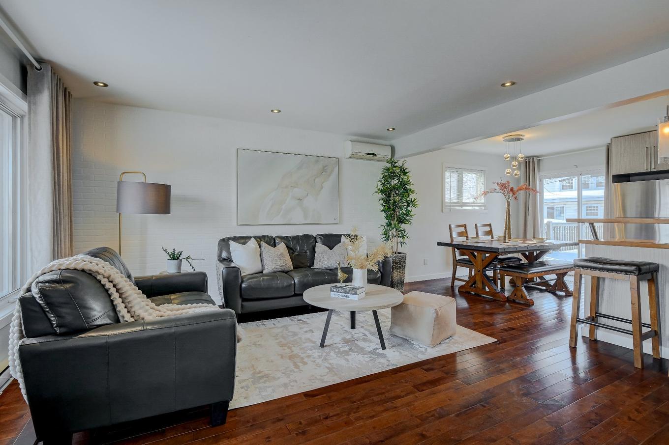 Living room - 185 Rue Brault, Longueuil (Le Vieux-Longueuil), QC - Indoor Photo Showing Living Room