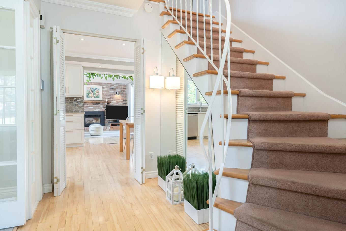 Staircase - 66 Rue Park Ridge, Kirkland, QC - Indoor Photo Showing Other Room
