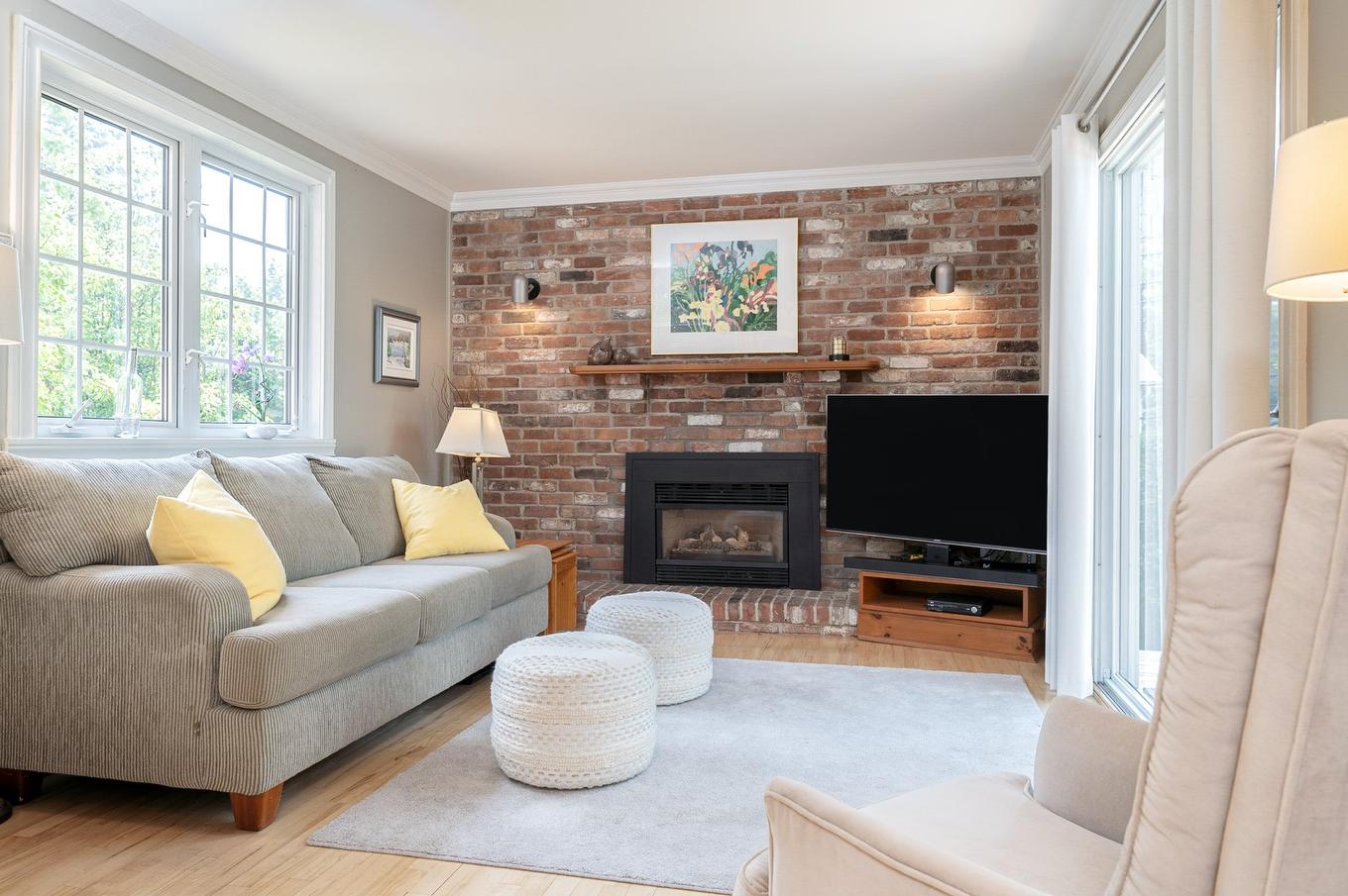 Den - 66 Rue Park Ridge, Kirkland, QC - Indoor Photo Showing Living Room With Fireplace