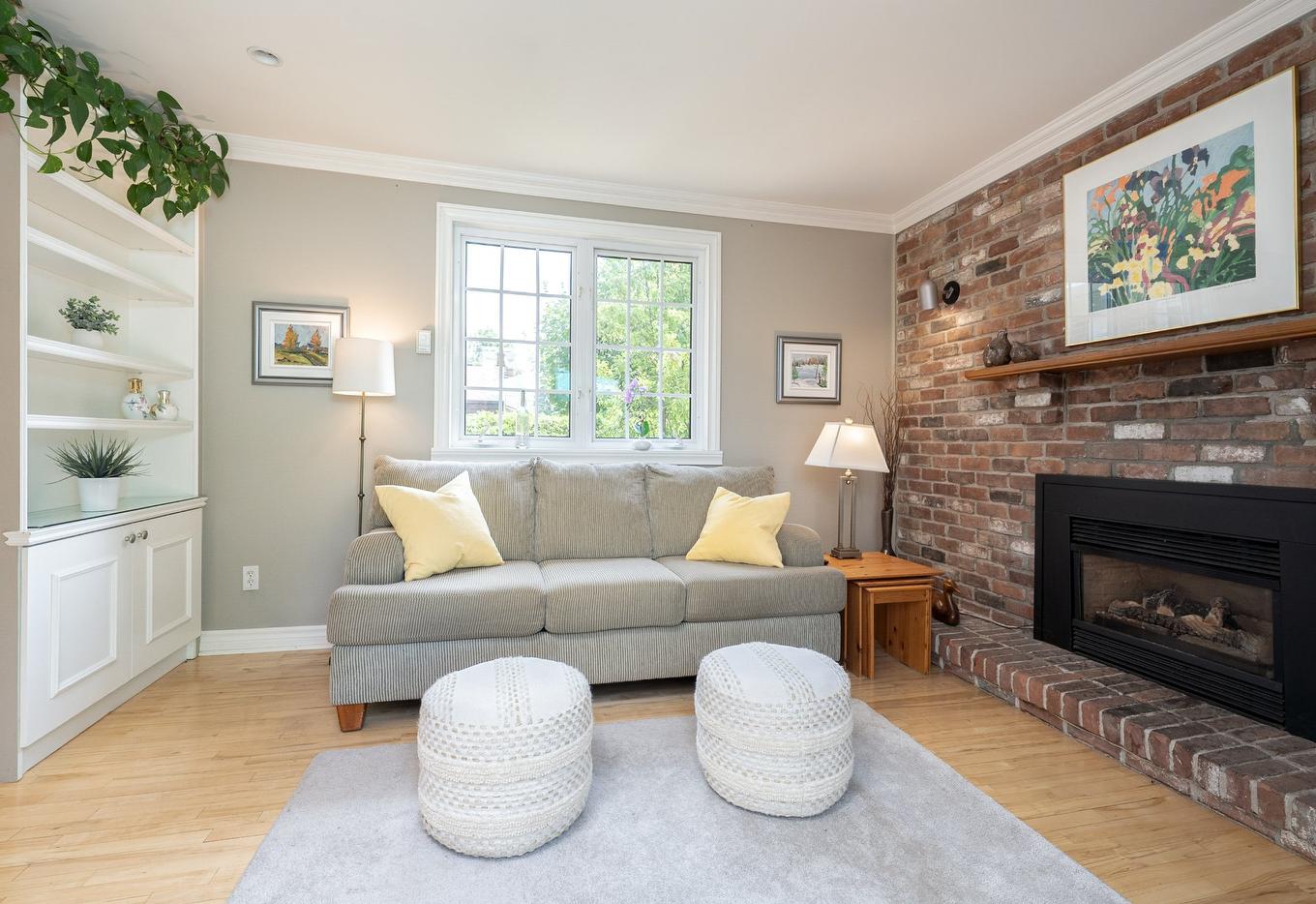 Den - 66 Rue Park Ridge, Kirkland, QC - Indoor Photo Showing Living Room With Fireplace